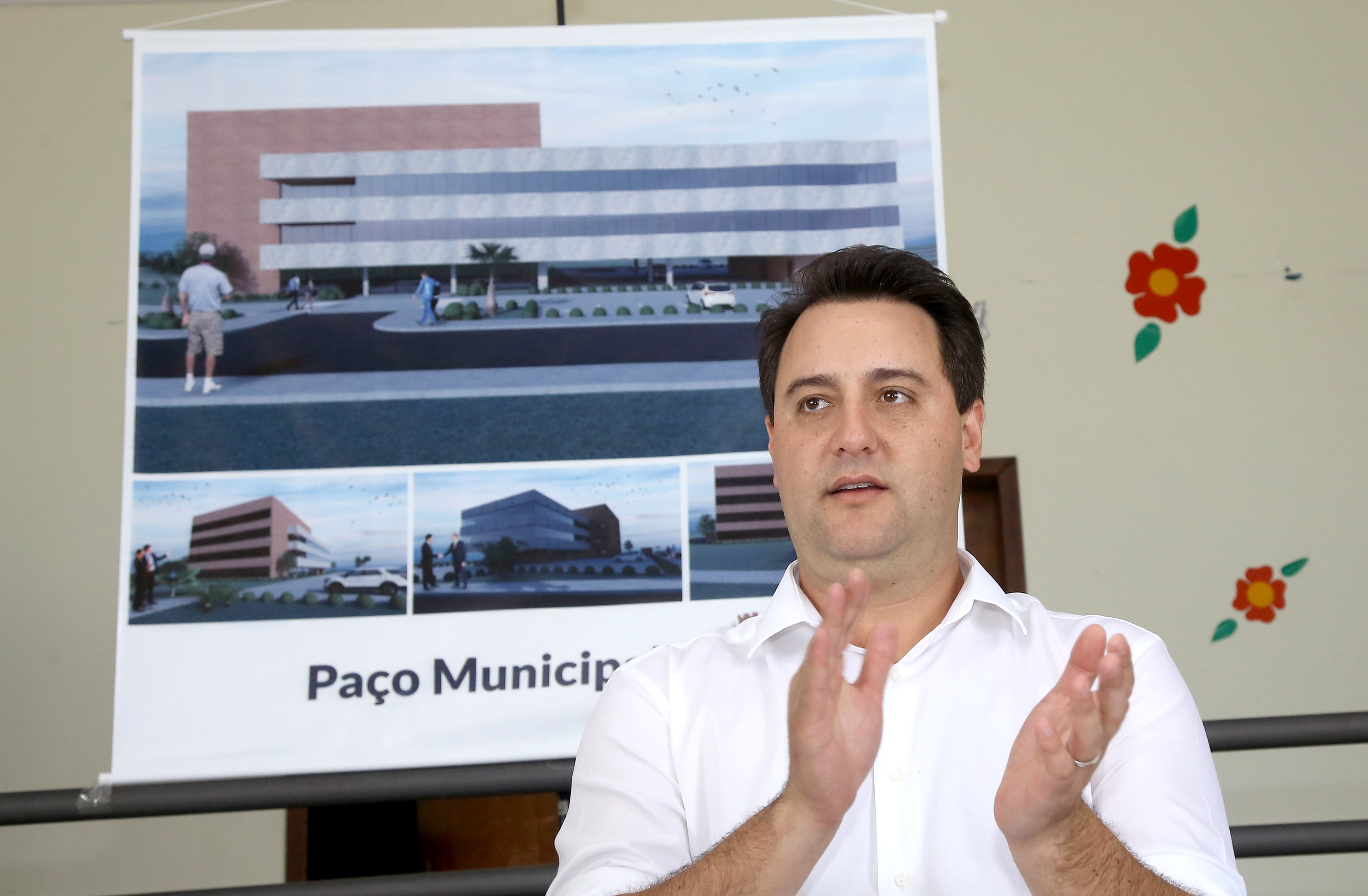O município de Carambeí, nos Campos Gerais, recebeu nesta sexta-feira (29) a autorização do governador Carlos Massa Ratinho Junior para o início de duas obras bastante aguardadas pela população: a construção da sede própria da Prefeitura e a pavimentação da estrada que liga a PR-151 à localidade de Catanduvas. - Carambeí 29/03/2019 - Foto: Jaelson Lucas/ANPr
