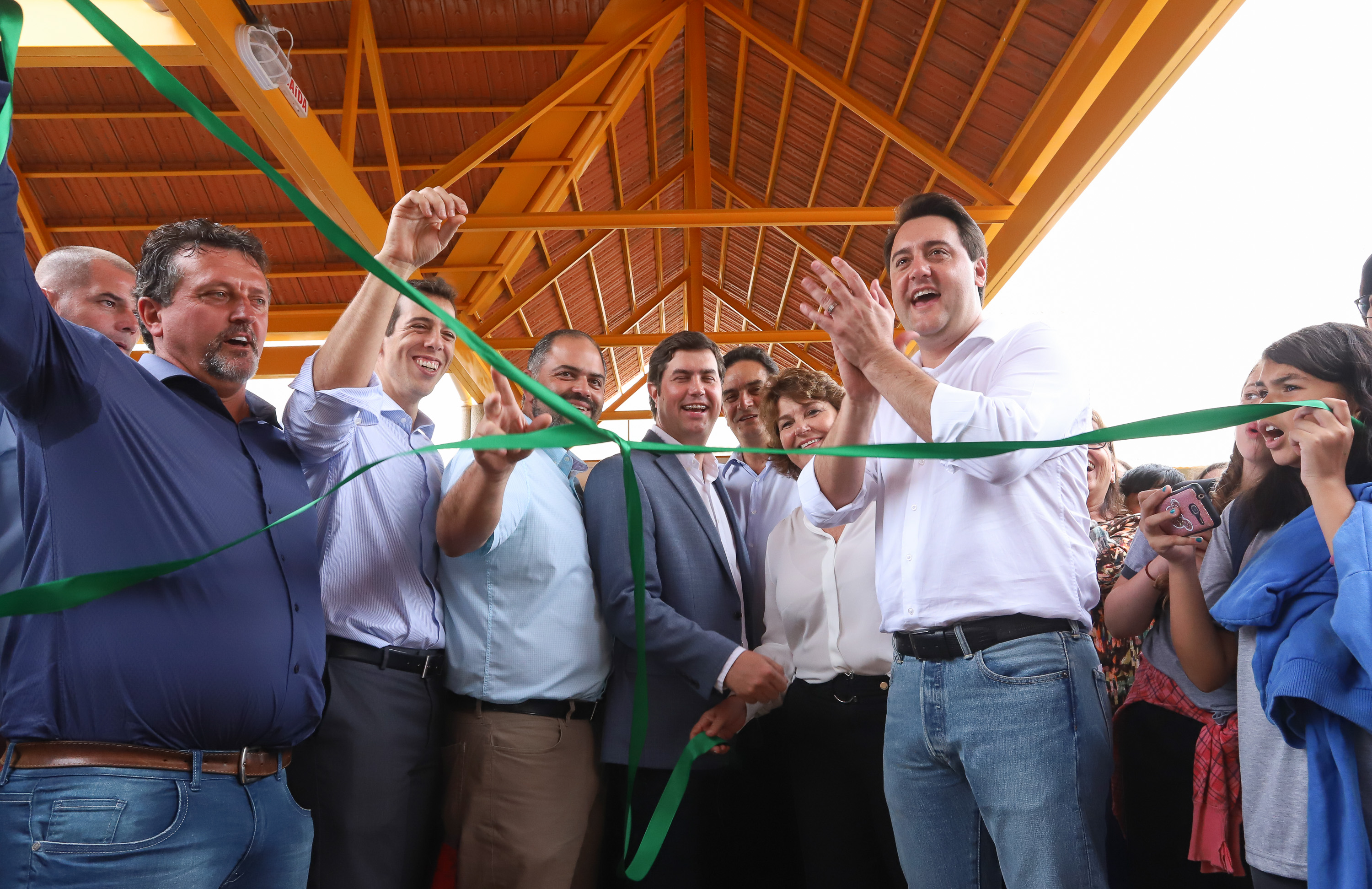 O governador Carlos Massa Ratinho Junior inaugurou nesta quinta-feira (4), em Guarapuava, região central do Paraná, as novas sedes dos colégios estaduais Leni Marlene Jacob e Professor Pedro Carli. Foto: Rodrigo Felix Leal/ANPr