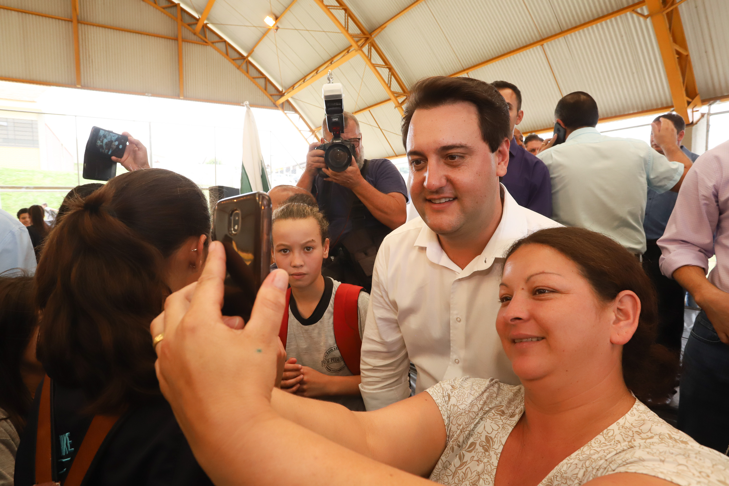O governador Carlos Massa Ratinho Junior inaugurou nesta quinta-feira (4), em Guarapuava, região central do Paraná, as novas sedes dos colégios estaduais Leni Marlene Jacob e Professor Pedro Carli. Foto: Rodrigo Felix Leal/ANPr