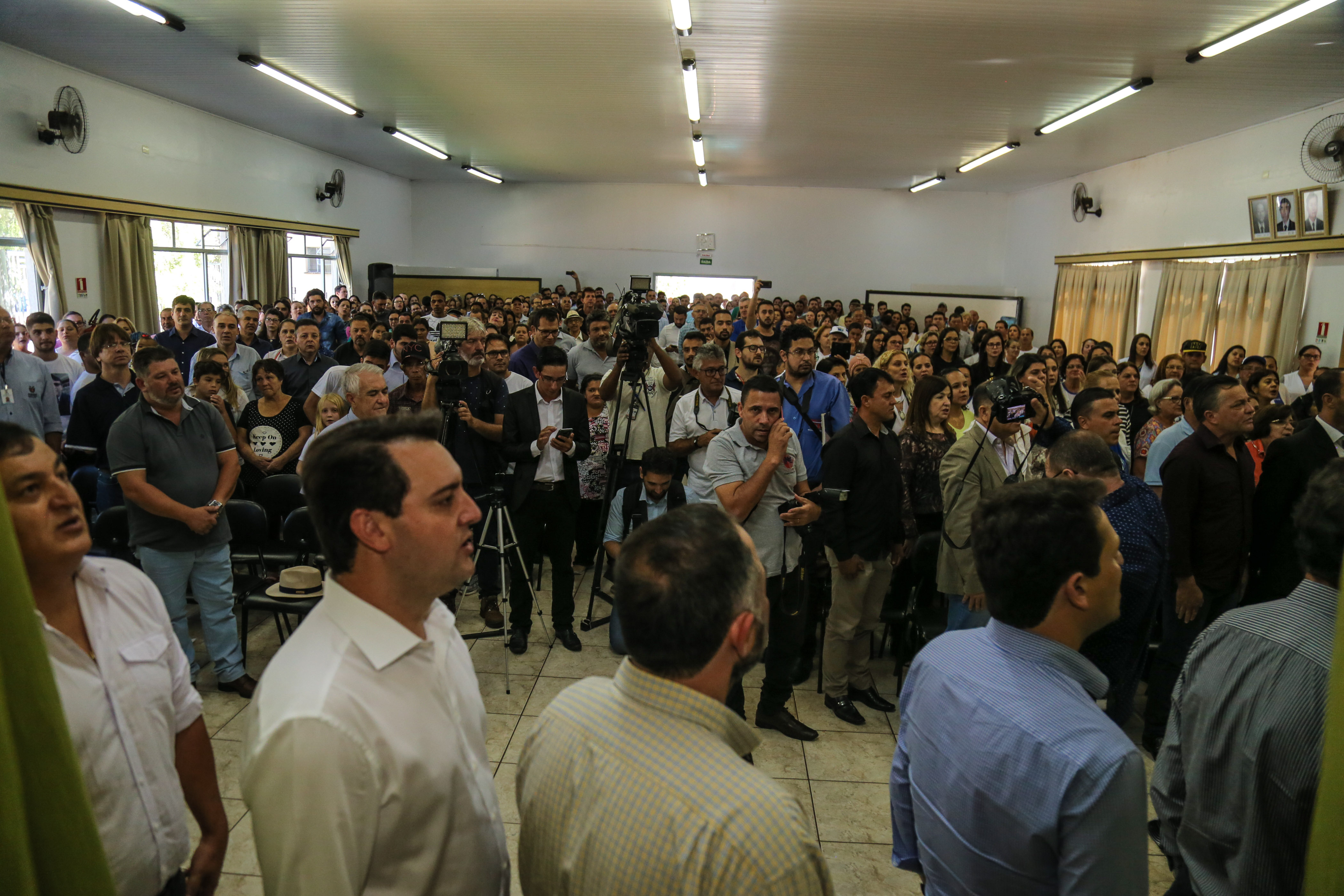 O governador Carlos Massa Ratinho Junior assina ordem de serviço para construção de Escola em Mauá da Serra nesta quarta-feira (10). Mauá da Serra, 10/04/2019 - Foto: Geraldo Bubniak/ANPr