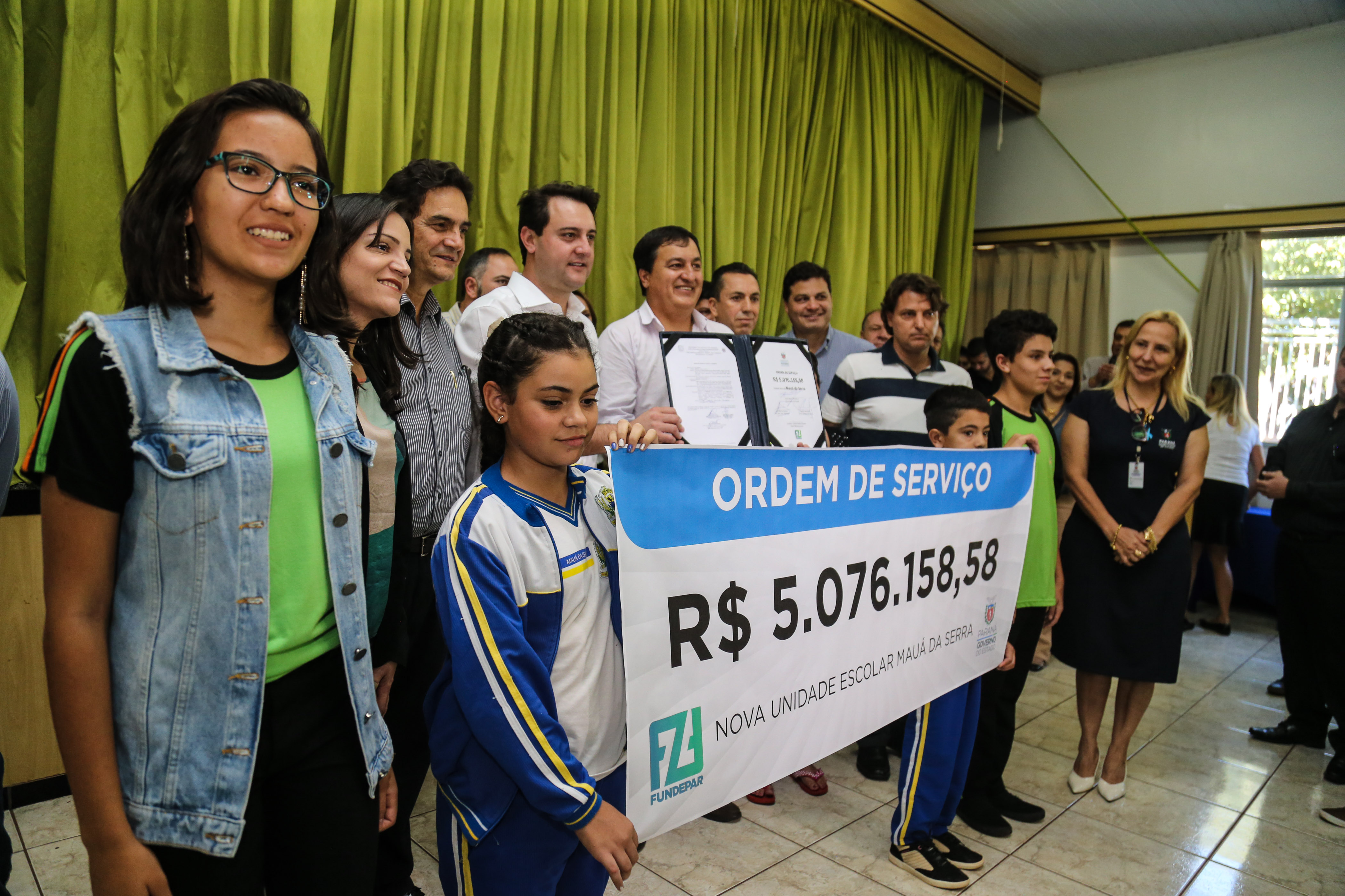 O governador Carlos Massa Ratinho Junior assina ordem de serviço para construção de Escola em Mauá da Serra nesta quarta-feira (10). Mauá da Serra, 10/04/2019 - Foto: Geraldo Bubniak/ANPr