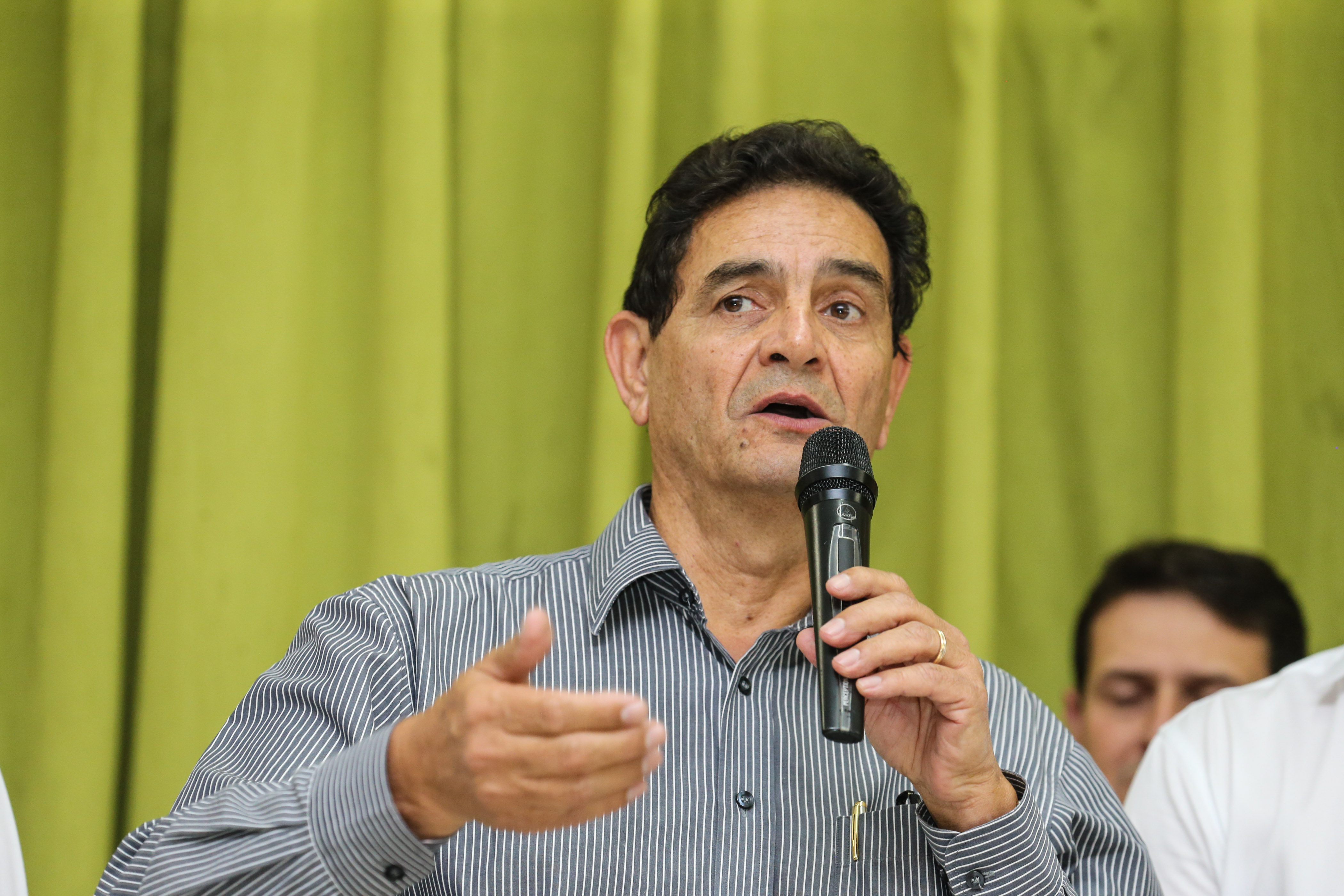 O governador Carlos Massa Ratinho Junior assina ordem de serviço para construção de Escola em Mauá da Serra nesta quarta-feira (10). Londrina, 10/04/2019 - Foto: Geraldo Bubniak/ANPr