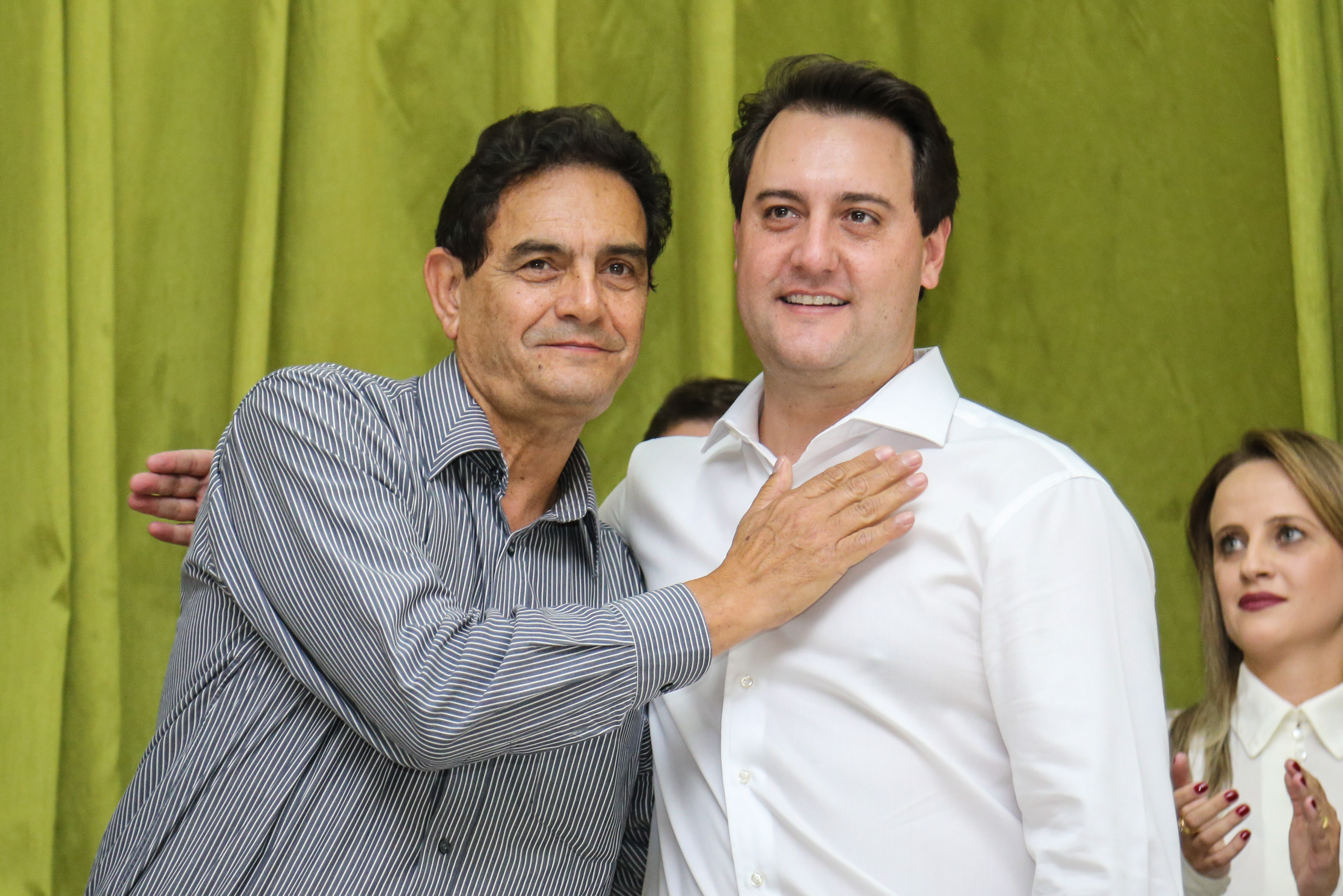 O governador Carlos Massa Ratinho Junior assina ordem de serviço para construção de Escola em Mauá da Serra nesta quarta-feira (10). Londrina, 10/04/2019 - Foto: Geraldo Bubniak/ANPr