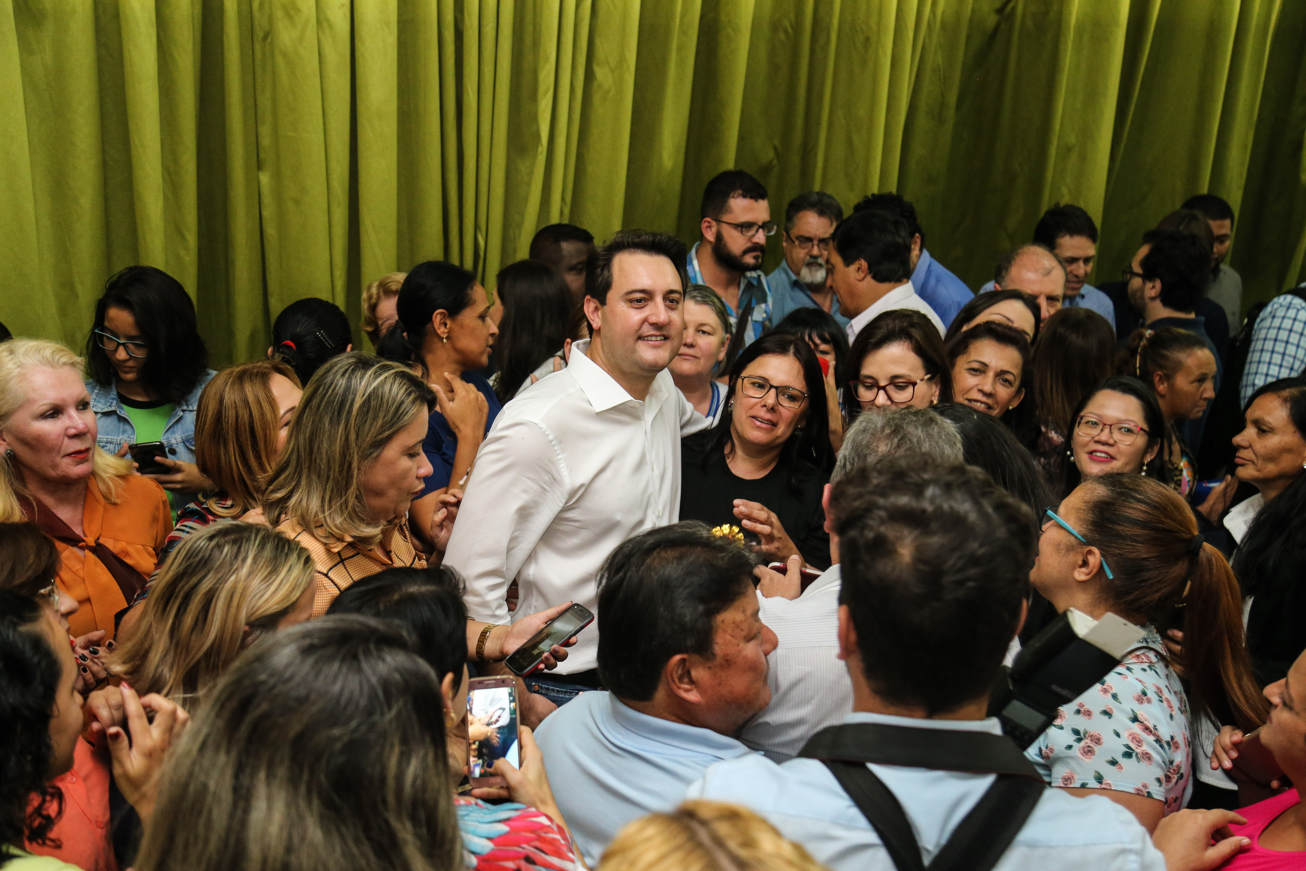 O governador Carlos Massa Ratinho Junior assina ordem de serviço para construção de Escola em Mauá da Serra nesta quarta-feira (10). Londrina, 10/04/2019 - Foto: Geraldo Bubniak/ANPr