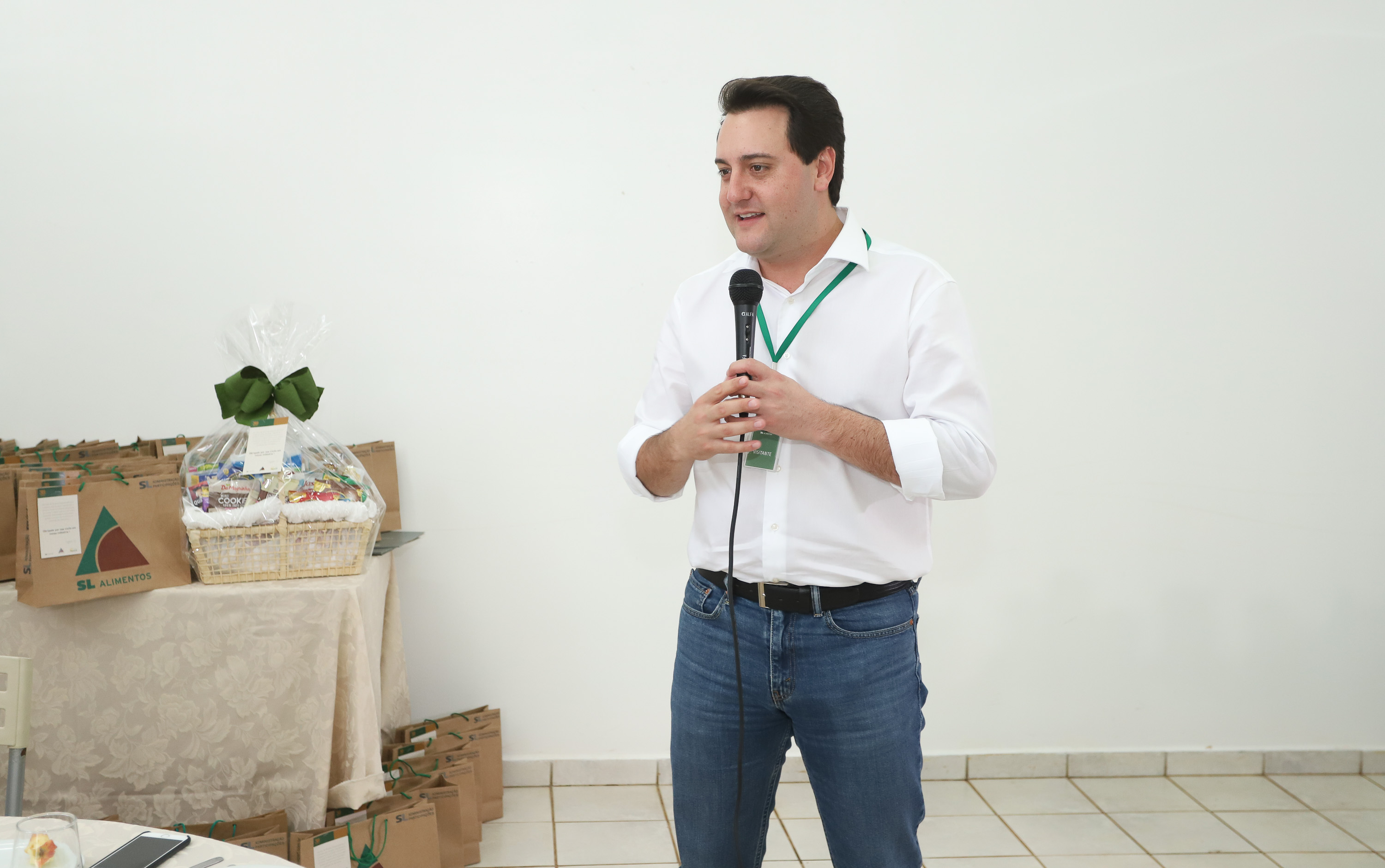 Também em Mauá da Serra, Ratinho Junior visitou as instalações da SL Alimentos, uma das maiores produtoras de aveia da América Latina. No local, ele reforçou o compromisso do Estado com o setor produtivo. “Estamos construindo aqui no Paraná um ambiente para que as indústrias possam crescer e gerar cada vez mais empregos”, disse. Foto: Rodrigo Felix Leal/ANPr