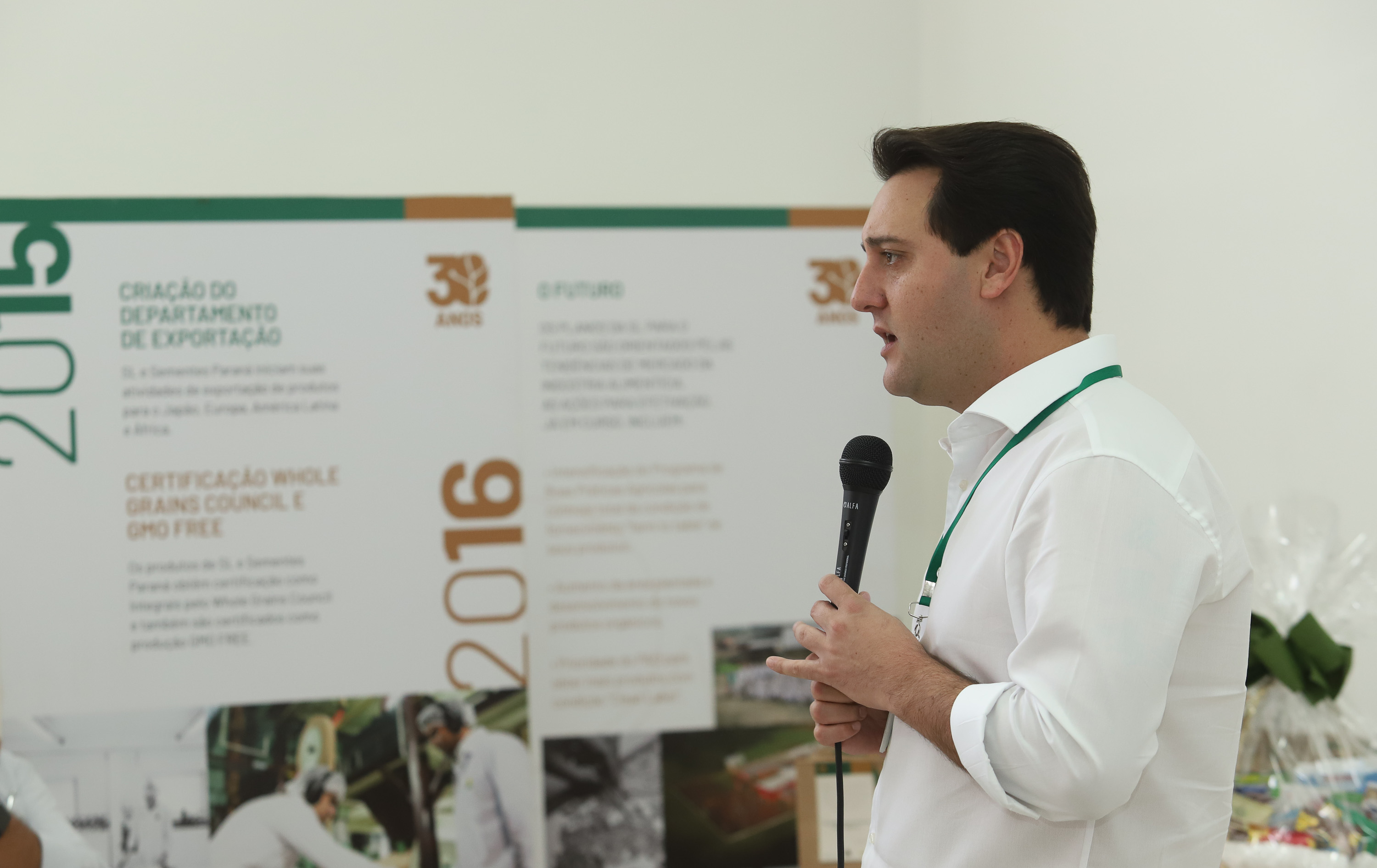 Também em Mauá da Serra, Ratinho Junior visitou as instalações da SL Alimentos, uma das maiores produtoras de aveia da América Latina. No local, ele reforçou o compromisso do Estado com o setor produtivo. “Estamos construindo aqui no Paraná um ambiente para que as indústrias possam crescer e gerar cada vez mais empregos”, disse. Foto: Rodrigo Felix Leal/ANPr
