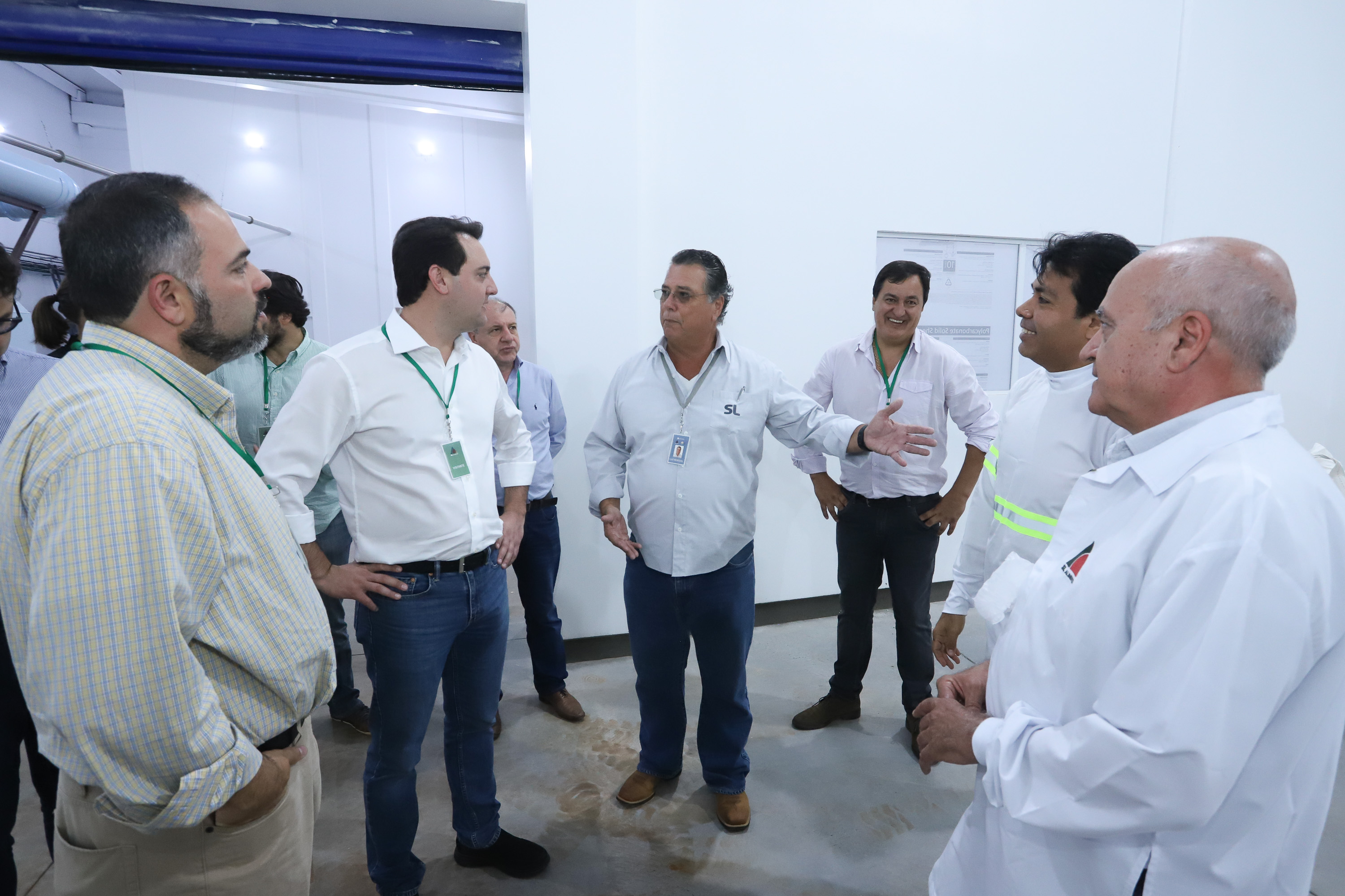 Também em Mauá da Serra, Ratinho Junior visitou as instalações da SL Alimentos, uma das maiores produtoras de aveia da América Latina. No local, ele reforçou o compromisso do Estado com o setor produtivo. “Estamos construindo aqui no Paraná um ambiente para que as indústrias possam crescer e gerar cada vez mais empregos”, disse. Foto: Rodrigo Felix Leal/ANPr