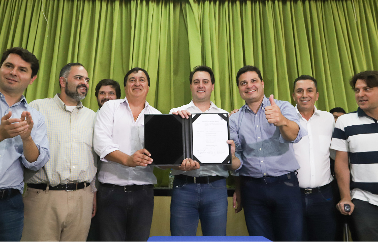 O município de Mauá da Serra, no Vale do Ivaí, ganhará uma nova escola estadual. O governador Carlos Massa Ratinho Junior esteve no município nesta quarta-feira (10) para assinar a ordem de serviço para a construção do Colégio Estadual Vilson Miranda, que terá capacidade para 840 estudantes. O investimento é de R$ 5 milhões. - Mauá da Serra, 10/04/2019 - Foto: Rodrigo Félix Leal/ANPr