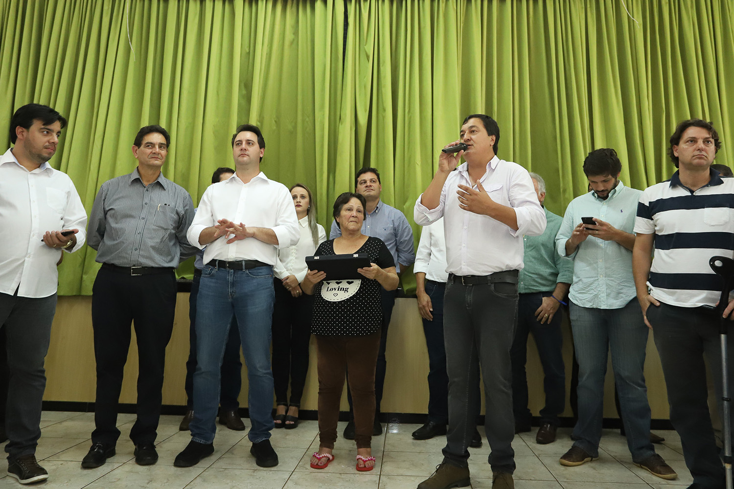 O município de Mauá da Serra, no Vale do Ivaí, ganhará uma nova escola estadual. O governador Carlos Massa Ratinho Junior esteve no município nesta quarta-feira (10) para assinar a ordem de serviço para a construção do Colégio Estadual Vilson Miranda, que terá capacidade para 840 estudantes. O investimento é de R$ 5 milhões. - Mauá da Serra, 10/04/2019 - Foto: Rodrigo Félix Leal/ANPr