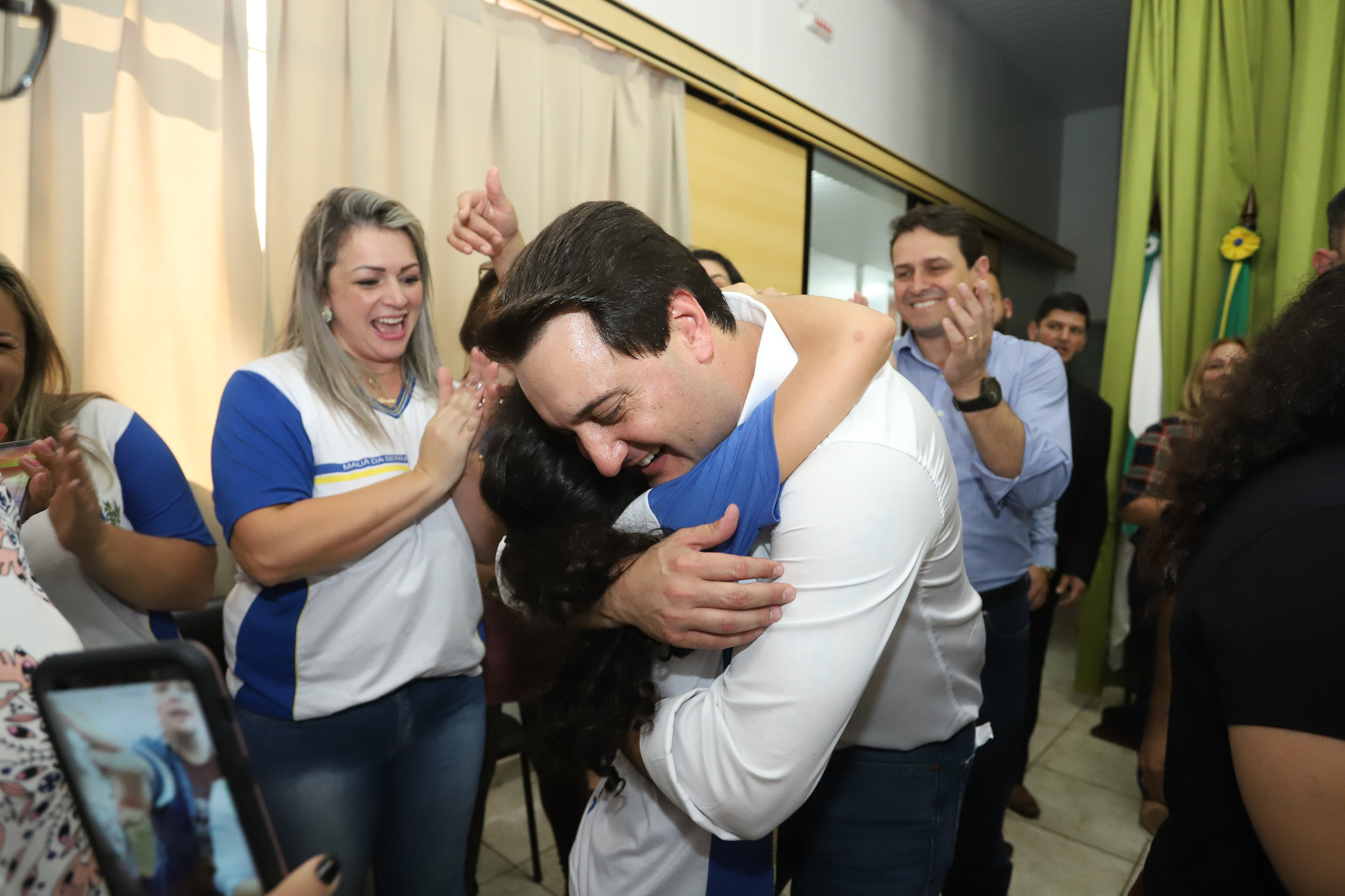 O município de Mauá da Serra, no Vale do Ivaí, ganhará uma nova escola estadual. O governador Carlos Massa Ratinho Junior esteve no município nesta quarta-feira (10) para assinar a ordem de serviço para a construção do Colégio Estadual Vilson Miranda, que terá capacidade para 840 estudantes. O investimento é de R$ 5 milhões. - Mauá da Serra, 10/04/2019 - Foto: Rodrigo Félix Leal/ANPr