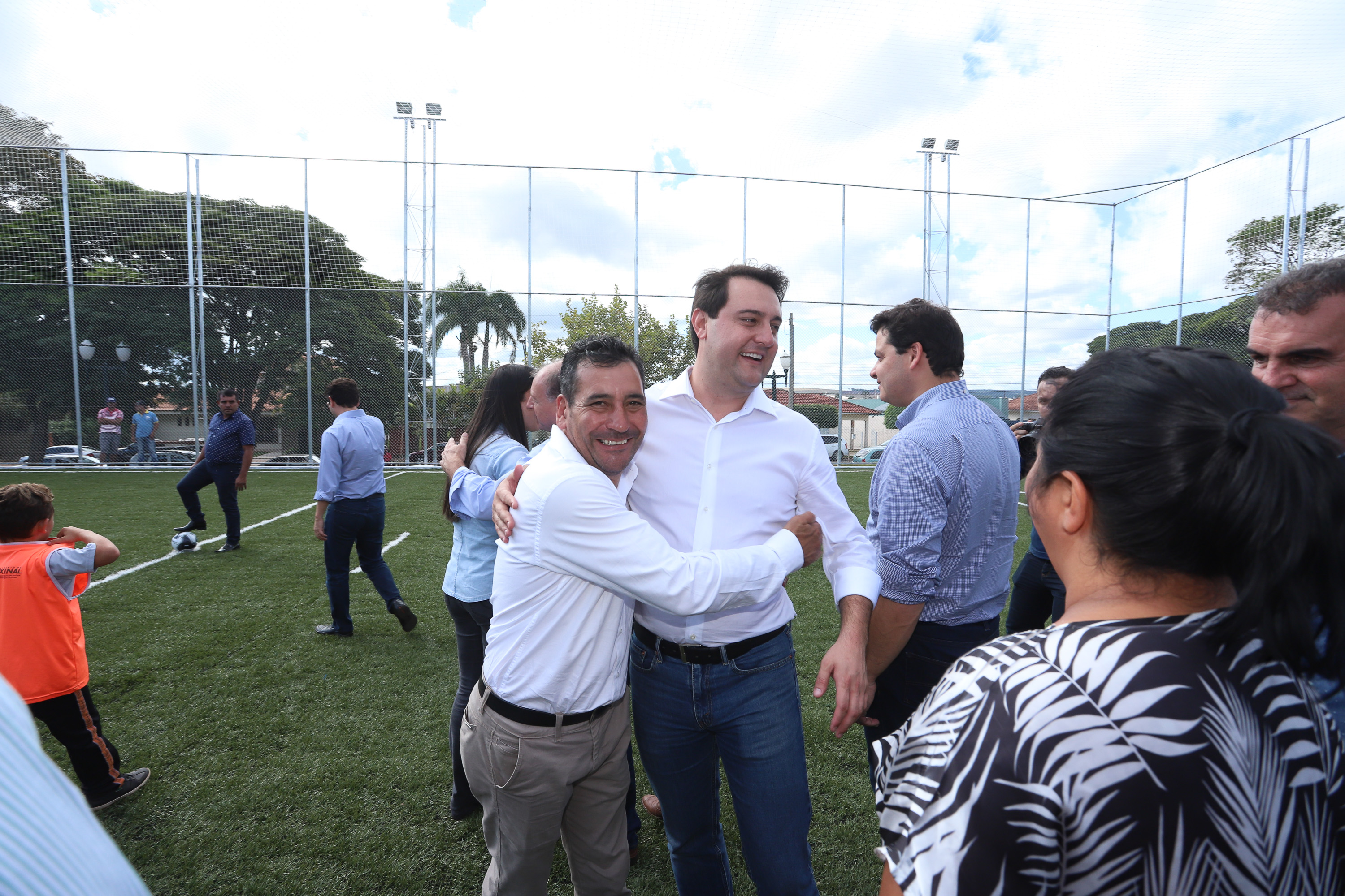 A população de Faxinal, no Vale do Ivaí, ganhou nesta quarta-feira (10) o espaço Meu Campinho, destinado à prática de atividades de esporte e de lazer, principalmente para crianças e adolescentes