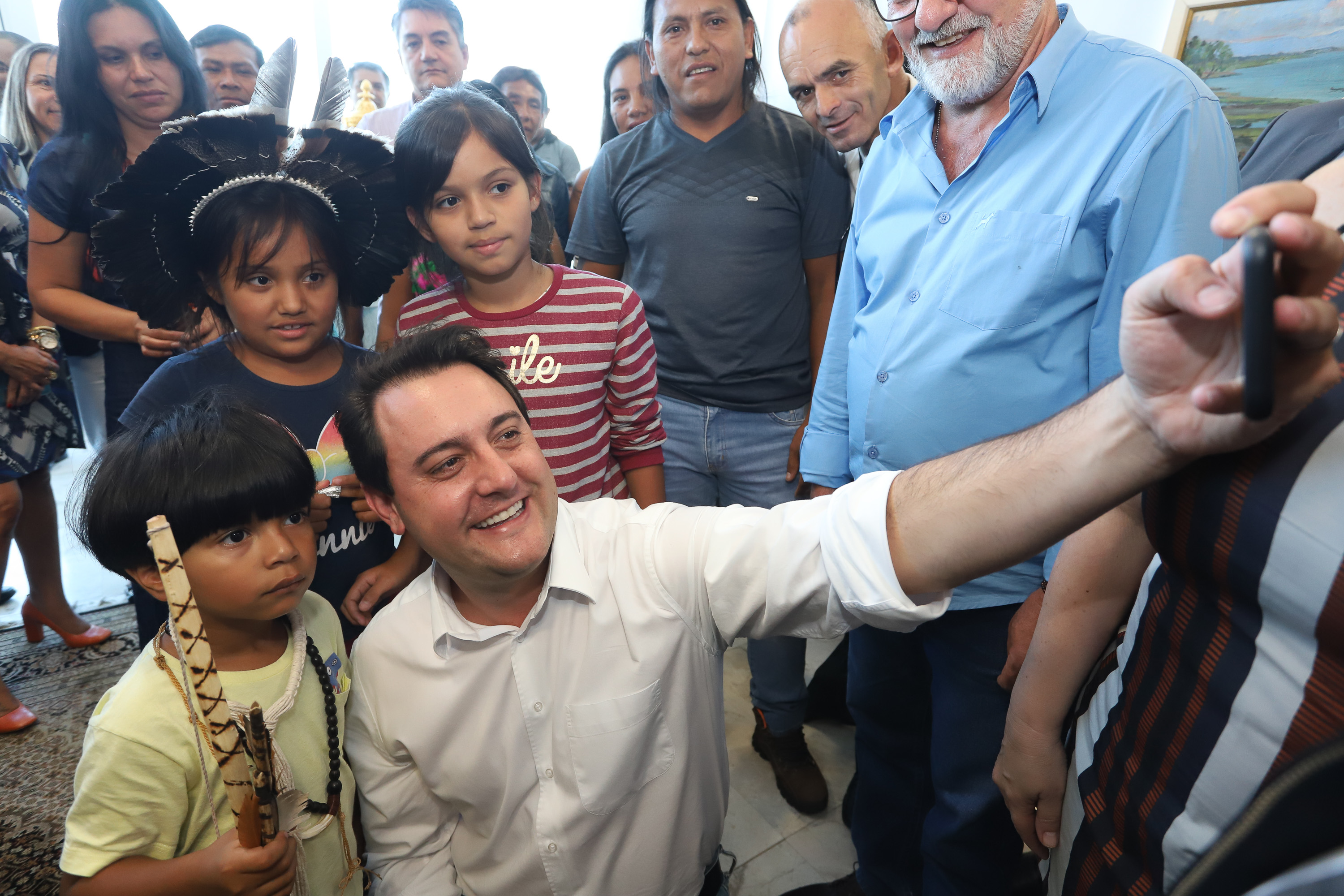 O governador Carlos Massa Ratinho Junior assinou nesta quarta-feira (17), no Palácio Iguaçu, um projeto de lei que propõe a criação do Conselho Estadual dos Povos Indígenas (CEPI-PR), órgão consultivo que será responsável por assegurar a participação dos povos indígenas nas políticas públicas do Estado. - Curitiba, 17/04/2019 - Foto: Rodrigo Félix Leal/ANPr