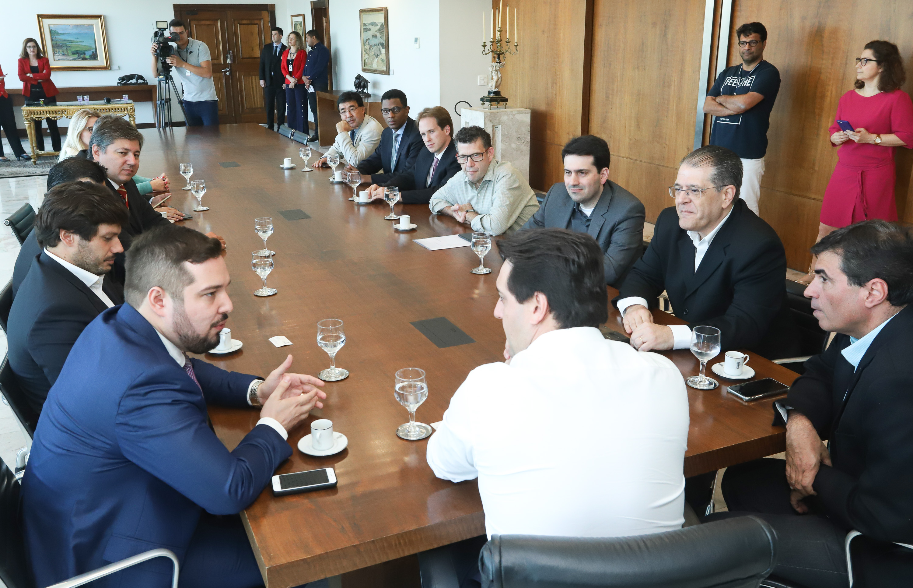 O governador Carlos Massa Ratinho Junior e o presidente da J.Macêdo, Walter Faria Junior, oficializaram nesta quinta-feira (18) a adesão da empresa ao programa Paraná Competitivo e investimentos de R$ 500 milhões em um complexo industrial de manipulação de trigo em Londrina, no Norte do Estado. Foto: Rodrigo Felix Leal/ANPr