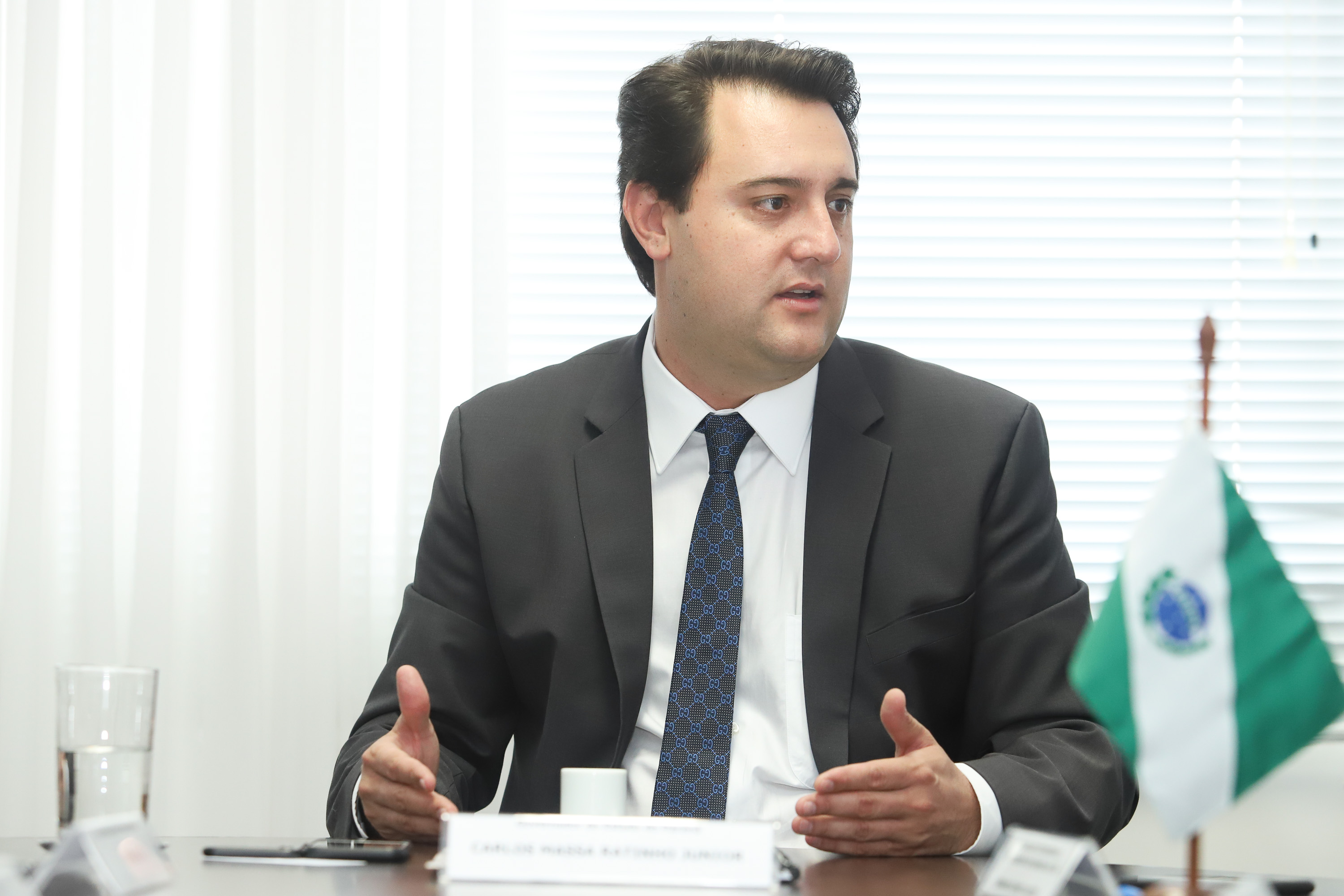 O governador Carlos Massa Ratinho Junior se reuniu na segunda-feira (29), em Brasília, com os embaixadores Nimia Ermelinda da Silva Boschert, do Paraguai, e Fernando Schmidt Ariztía, do Chile, para tratar do projeto do corredor bioceânico entre o Porto de Paranaguá e o Porto de Antofagasta. - BRasília, 29/04/2019 - Foto: Rodrigo Félix Leal/ANPr