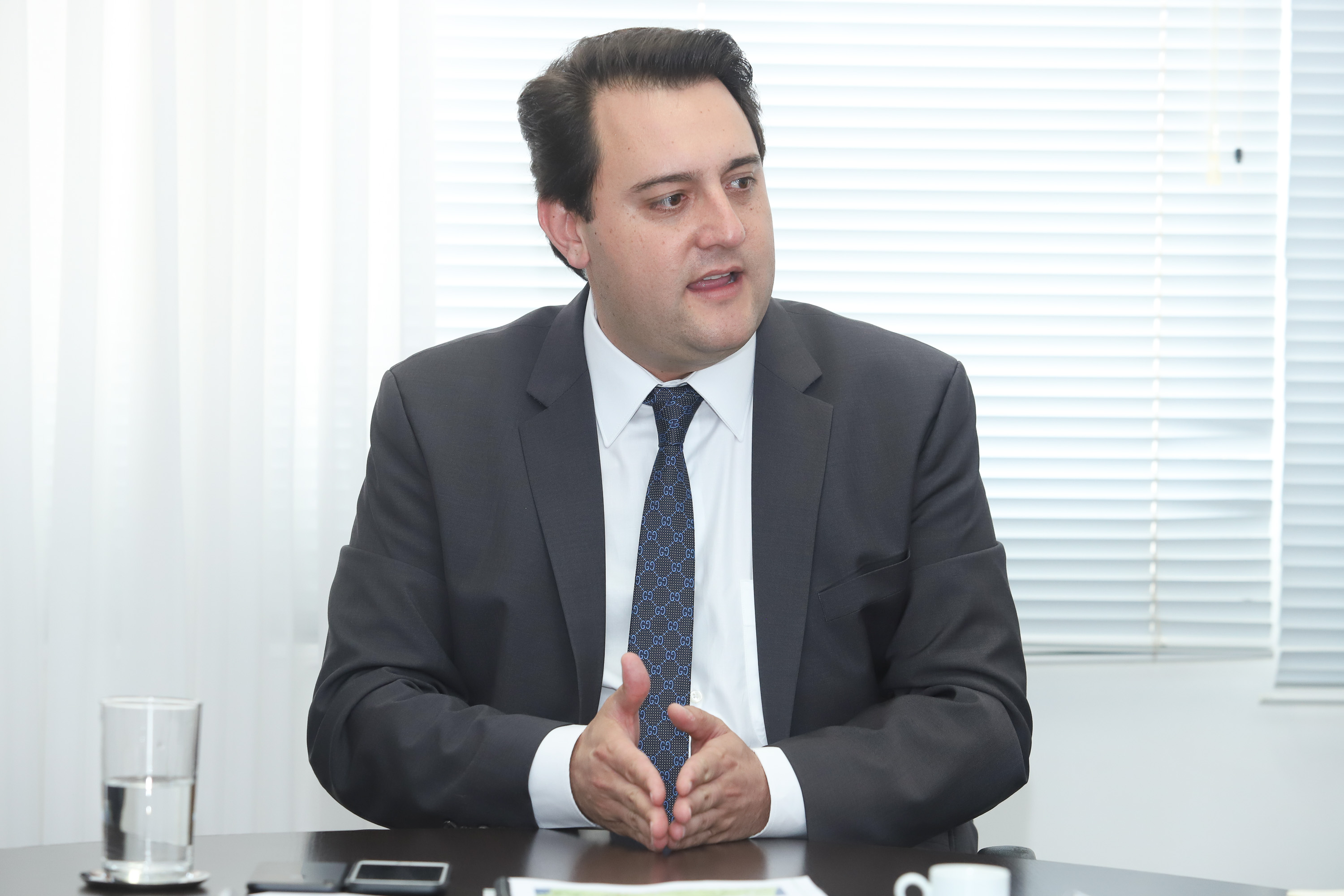 O governador Carlos Massa Ratinho Junior se reuniu na segunda-feira (29), em Brasília, com os embaixadores Nimia Ermelinda da Silva Boschert, do Paraguai, e Fernando Schmidt Ariztía, do Chile, para tratar do projeto do corredor bioceânico entre o Porto de Paranaguá e o Porto de Antofagasta. - BRasília, 29/04/2019 - Foto: Rodrigo Félix Leal/ANPr