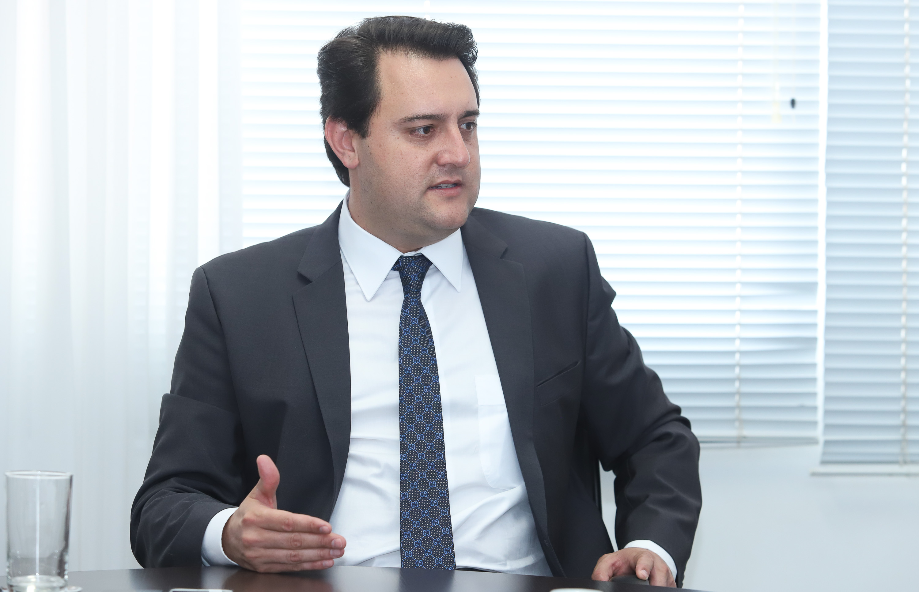 O governador Carlos Massa Ratinho Junior se reuniu na segunda-feira (29), em Brasília, com os embaixadores Nimia Ermelinda da Silva Boschert, do Paraguai, e Fernando Schmidt Ariztía, do Chile, para tratar do projeto do corredor bioceânico entre o Porto de Paranaguá e o Porto de Antofagasta. - BRasília, 29/04/2019 - Foto: Rodrigo Félix Leal/ANPr