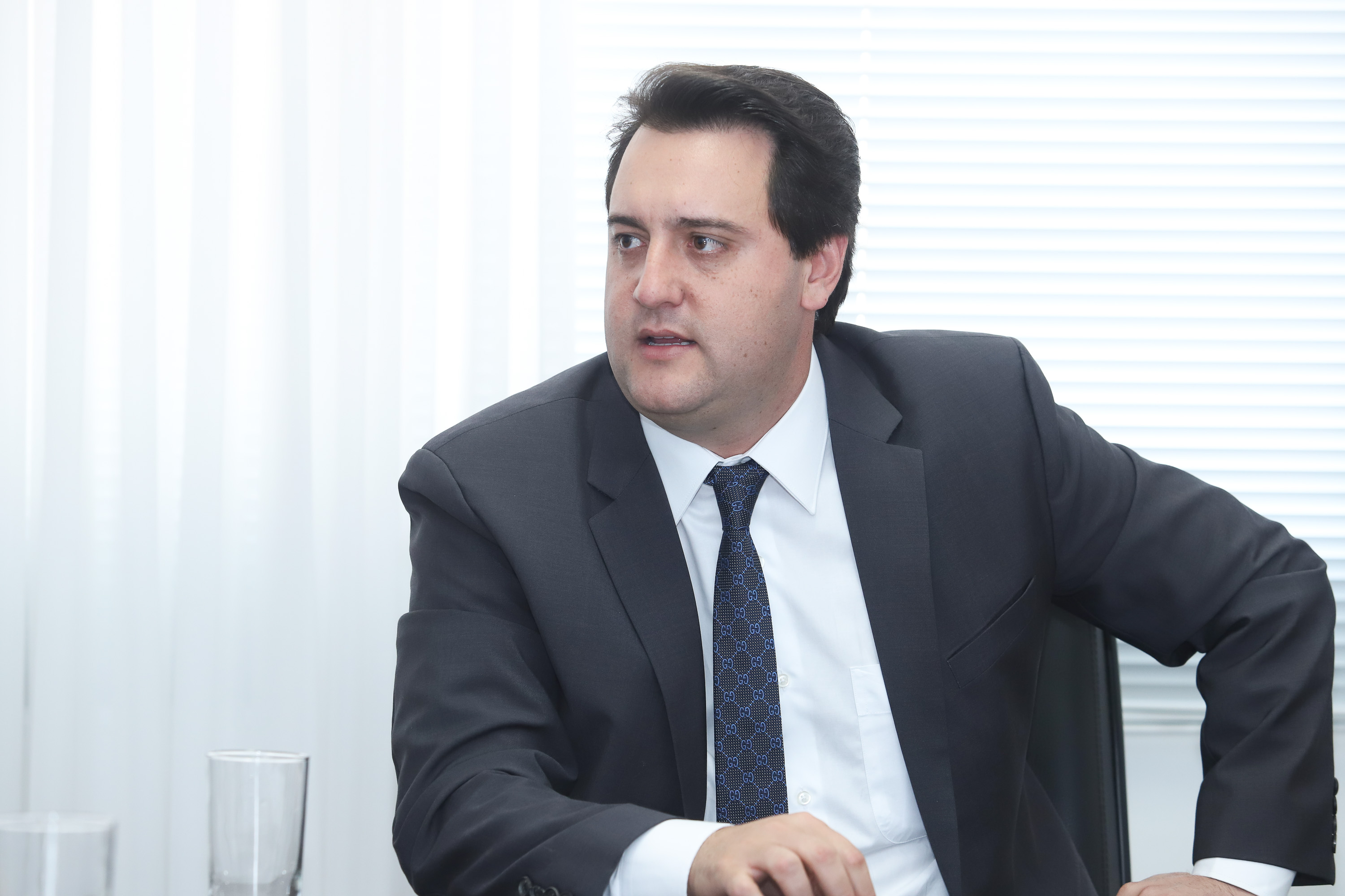 O governador Carlos Massa Ratinho Junior se reuniu na segunda-feira (29), em Brasília, com os embaixadores Nimia Ermelinda da Silva Boschert, do Paraguai, e Fernando Schmidt Ariztía, do Chile, para tratar do projeto do corredor bioceânico entre o Porto de Paranaguá e o Porto de Antofagasta. - BRasília, 29/04/2019 - Foto: Rodrigo Félix Leal/ANPr
