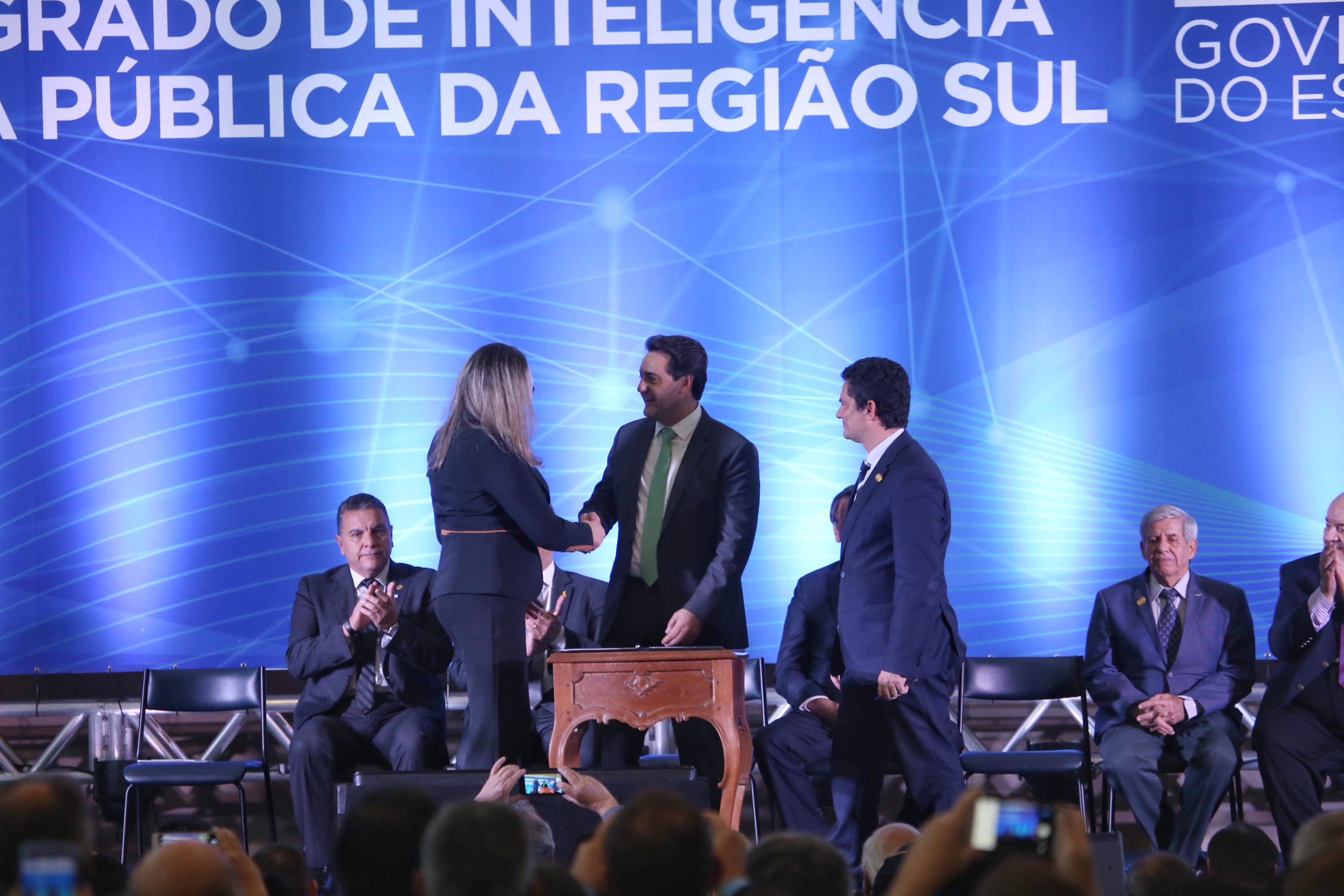 O governador Carlos Massa Ratinho Junior destacou nesta sexta-feira (10) que as forças de segurança do Paraná conseguiram reduzir em 32% o número de homicídios nos primeiros 120 dias deste ano, na comparação com o mesmo quadrimestre do ano passado