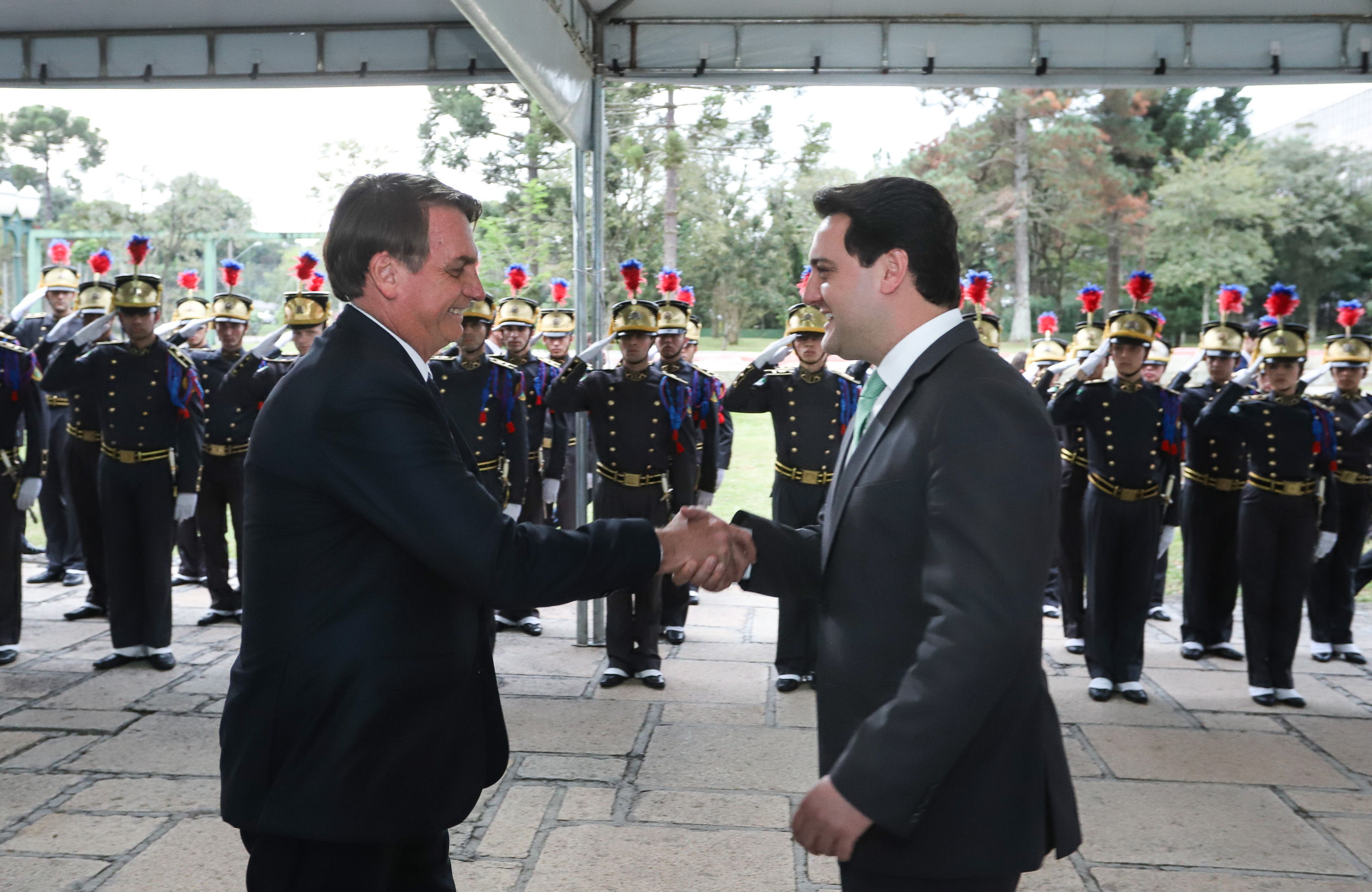 O governador Carlos Massa Ratinho Junior destacou nesta sexta-feira (10) que as forças de segurança do Paraná conseguiram reduzir em 32% o número de homicídios nos primeiros 120 dias deste ano, na comparação com o mesmo quadrimestre do ano passado