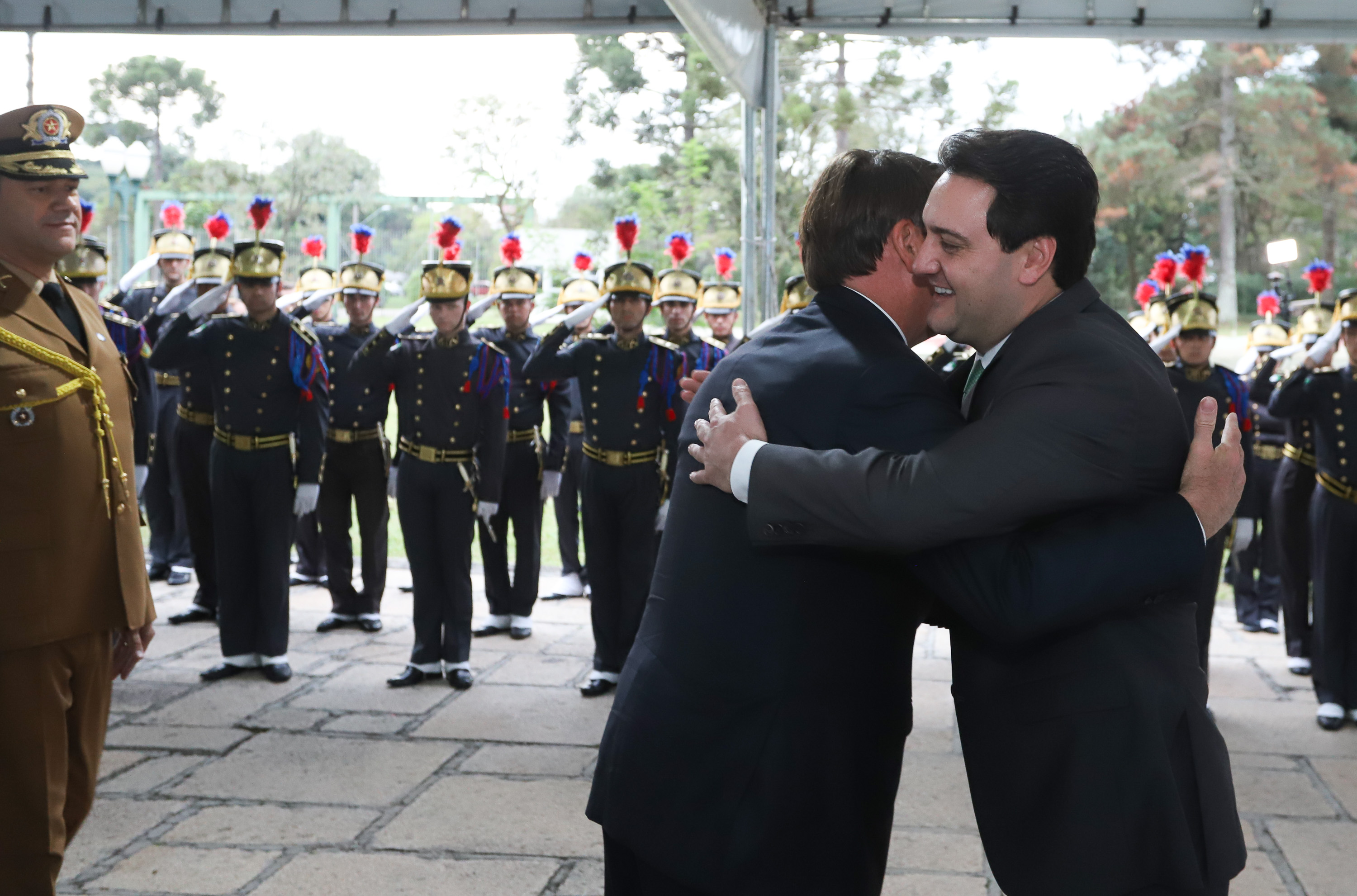 O governador Carlos Massa Ratinho Junior destacou nesta sexta-feira (10) que as forças de segurança do Paraná conseguiram reduzir em 32% o número de homicídios nos primeiros 120 dias deste ano, na comparação com o mesmo quadrimestre do ano passado