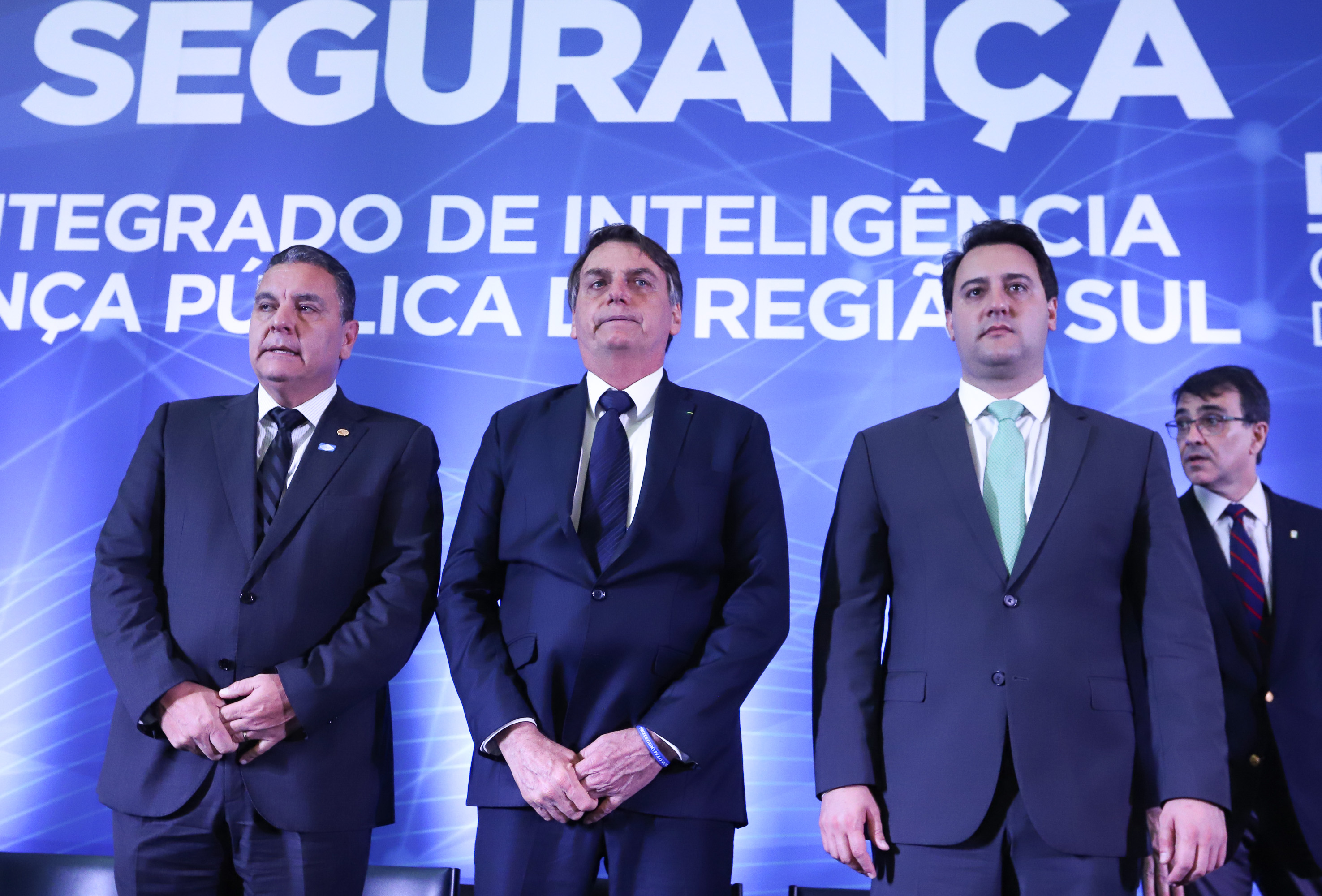 O governador Carlos Massa Ratinho Junior destacou nesta sexta-feira (10) que as forças de segurança do Paraná conseguiram reduzir em 32% o número de homicídios nos primeiros 120 dias deste ano, na comparação com o mesmo quadrimestre do ano passado
