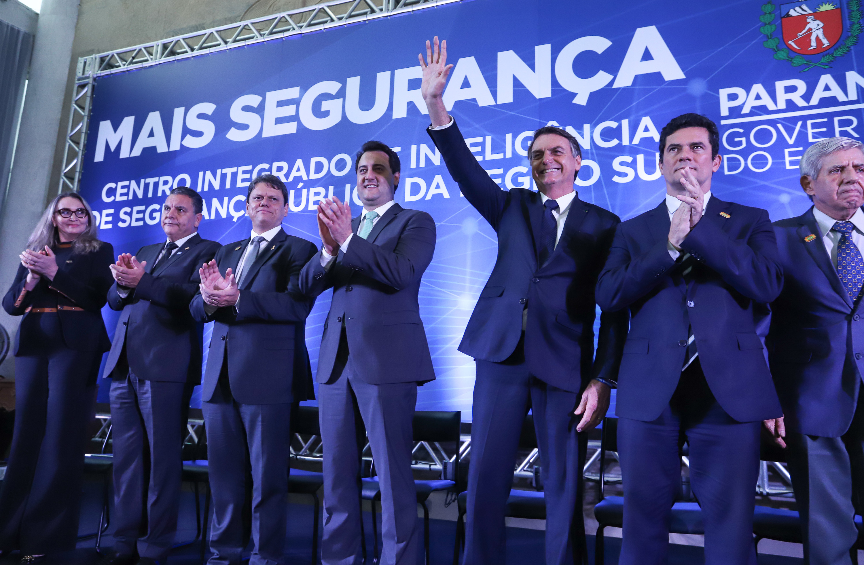 O governador Carlos Massa Ratinho Junior destacou nesta sexta-feira (10) que as forças de segurança do Paraná conseguiram reduzir em 32% o número de homicídios nos primeiros 120 dias deste ano, na comparação com o mesmo quadrimestre do ano passado