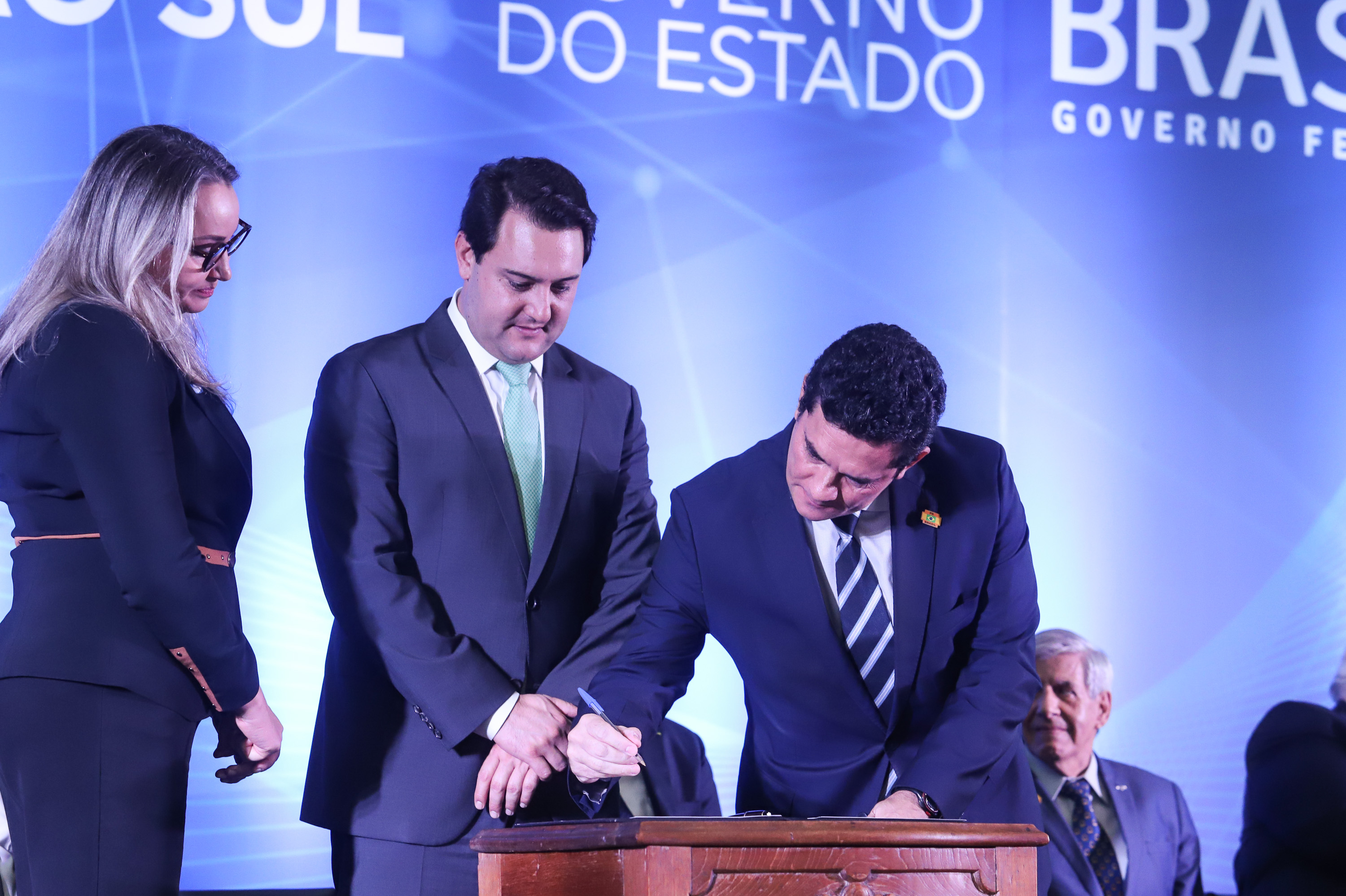 O governador Carlos Massa Ratinho Junior destacou nesta sexta-feira (10) que as forças de segurança do Paraná conseguiram reduzir em 32% o número de homicídios nos primeiros 120 dias deste ano, na comparação com o mesmo quadrimestre do ano passado