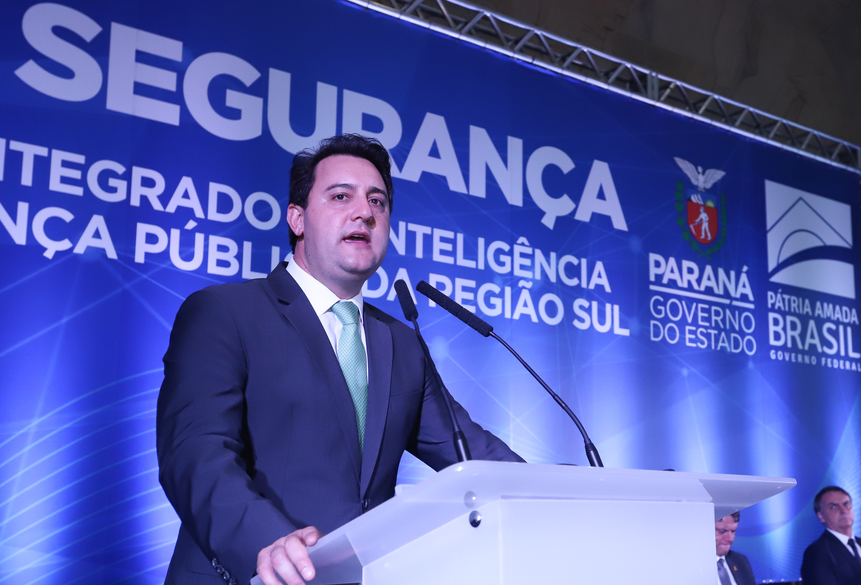 O governador Carlos Massa Ratinho Junior destacou nesta sexta-feira (10) que as forças de segurança do Paraná conseguiram reduzir em 32% o número de homicídios nos primeiros 120 dias deste ano, na comparação com o mesmo quadrimestre do ano passado