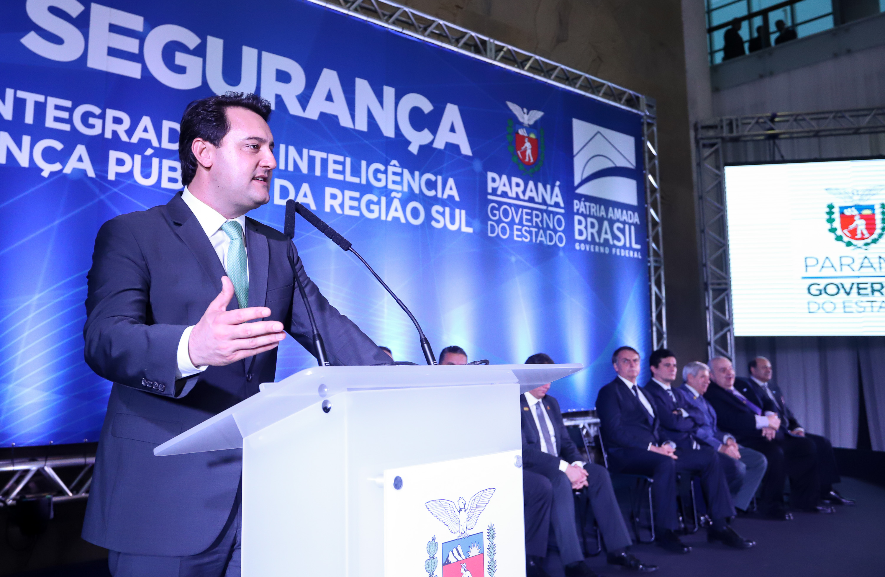 O governador Carlos Massa Ratinho Junior destacou nesta sexta-feira (10) que as forças de segurança do Paraná conseguiram reduzir em 32% o número de homicídios nos primeiros 120 dias deste ano, na comparação com o mesmo quadrimestre do ano passado
