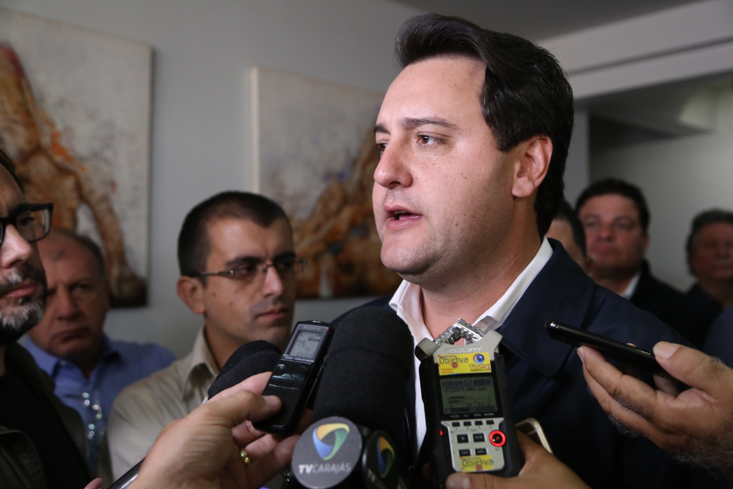 Governador Carlos Massa Ratinho Junior assina autorizações de licitação e homologação para obras e compras de veículos e equipamentos para Campo Mourão e mais 11 municípios do Noroeste: Araruna, Cianorte, Cruzeiro do Oeste, Goioerê, Janiópolis, Moreira Sales, Nova Cantu, Peabiru, Roncador, Terra Boa e Tuneiras do Oeste. Foto: José Fernando Ogura/ANPr
