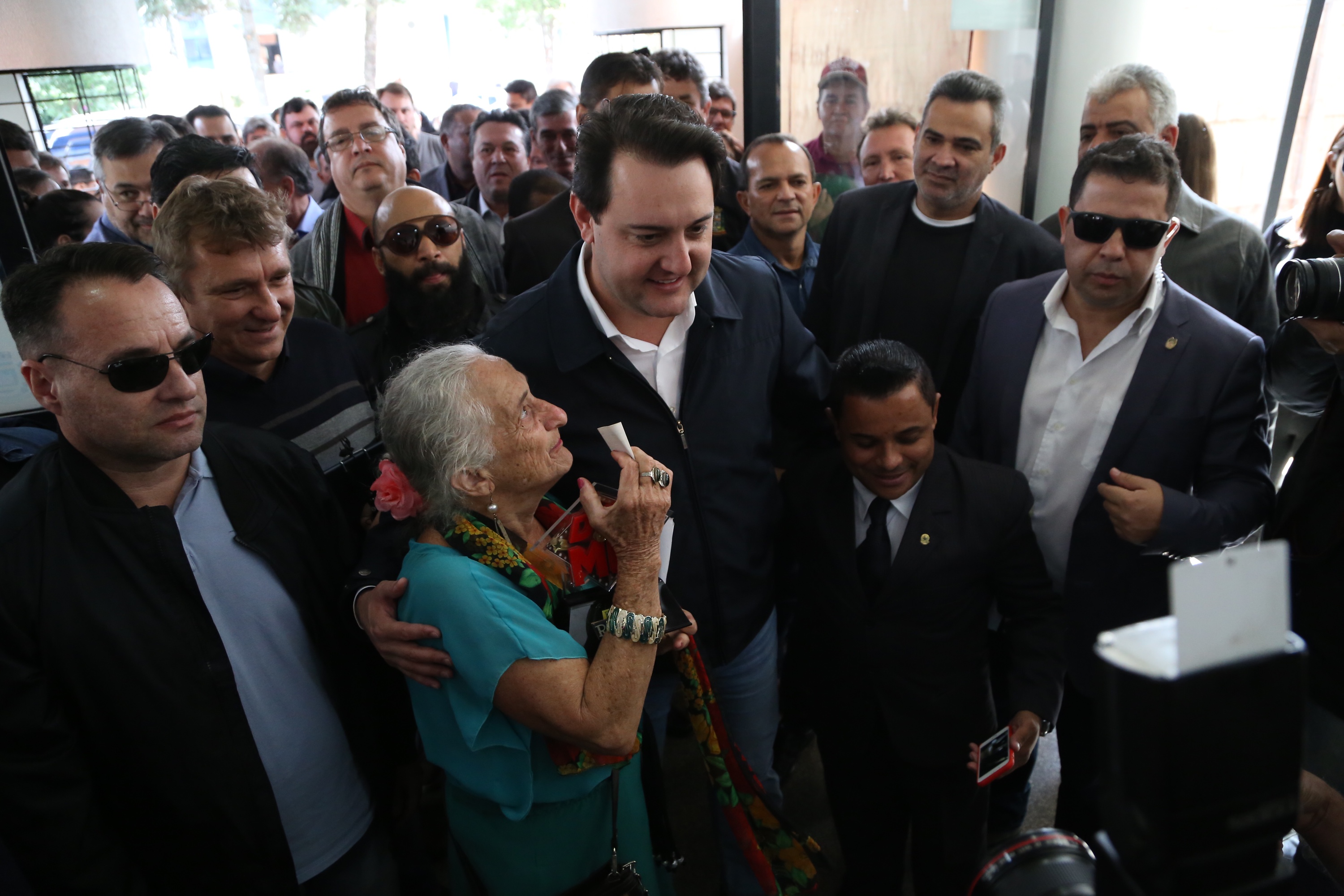 Governador Carlos Massa Ratinho Junior assina autorizações de licitação e homologação para obras e compras de veículos e equipamentos para Campo Mourão e mais 11 municípios do Noroeste: Araruna, Cianorte, Cruzeiro do Oeste, Goioerê, Janiópolis, Moreira Sales, Nova Cantu, Peabiru, Roncador, Terra Boa e Tuneiras do Oeste. Foto: José Fernando Ogura/ANPr