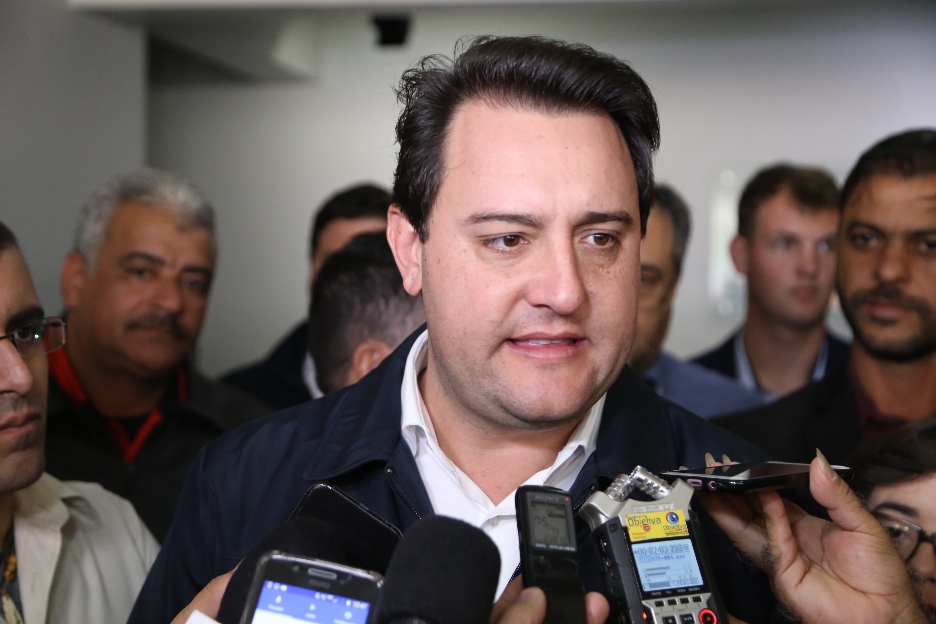 Governador Carlos Massa Ratinho Junior assina autorizações de licitação e homologação para obras e compras de veículos e equipamentos para Campo Mourão e mais 11 municípios do Noroeste: Araruna, Cianorte, Cruzeiro do Oeste, Goioerê, Janiópolis, Moreira Sales, Nova Cantu, Peabiru, Roncador, Terra Boa e Tuneiras do Oeste. Foto: José Fernando Ogura/ANPr