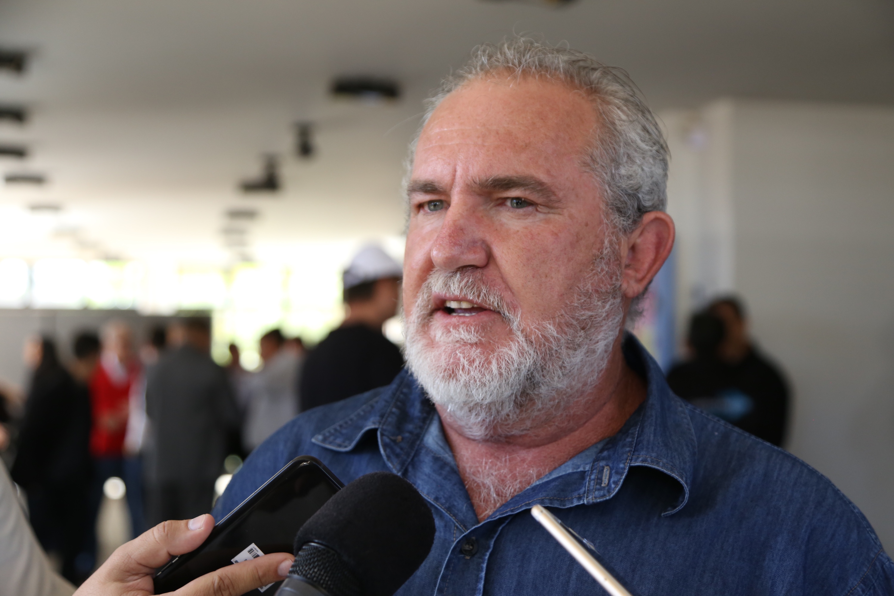 Governador Carlos Massa Ratinho Junior assina autorizações de licitação e homologação para obras e compras de veículos e equipamentos para Campo Mourão e mais 11 municípios do Noroeste: Araruna, Cianorte, Cruzeiro do Oeste, Goioerê, Janiópolis, Moreira Sales, Nova Cantu, Peabiru, Roncador, Terra Boa e Tuneiras do Oeste. Na foto, o prefeito de Cianorte, Claudemir Romero Bongiorno.Foto: José Fernando Ogura/ANPr