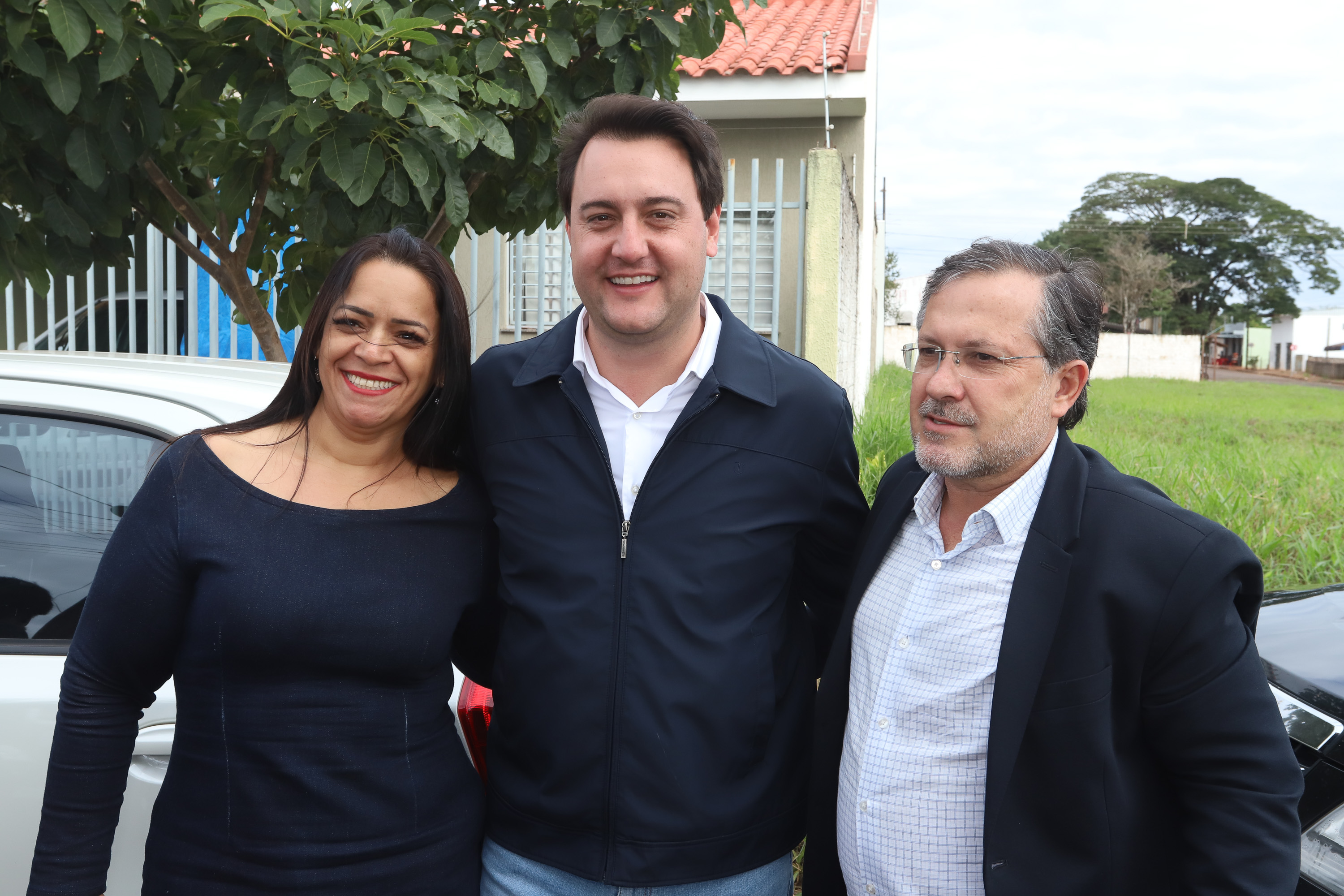 O governador Carlos Massa Ratinho Junior esteve nesta quarta-feira (15) em Campo Mourão e confirmou recursos para obras de infraestrutura urbana e compra de veículos, máquinas e equipamentos para 12 municípios do Noroeste do Paraná. Ele autorizou as licitações e homologações dos projetos da Secretaria de Estado do Desenvolvimento Urbano e Obras Públicas. Os investimentos somam R$ 8 milhões. Foto: Rodrigo Felix Leal/ANPr