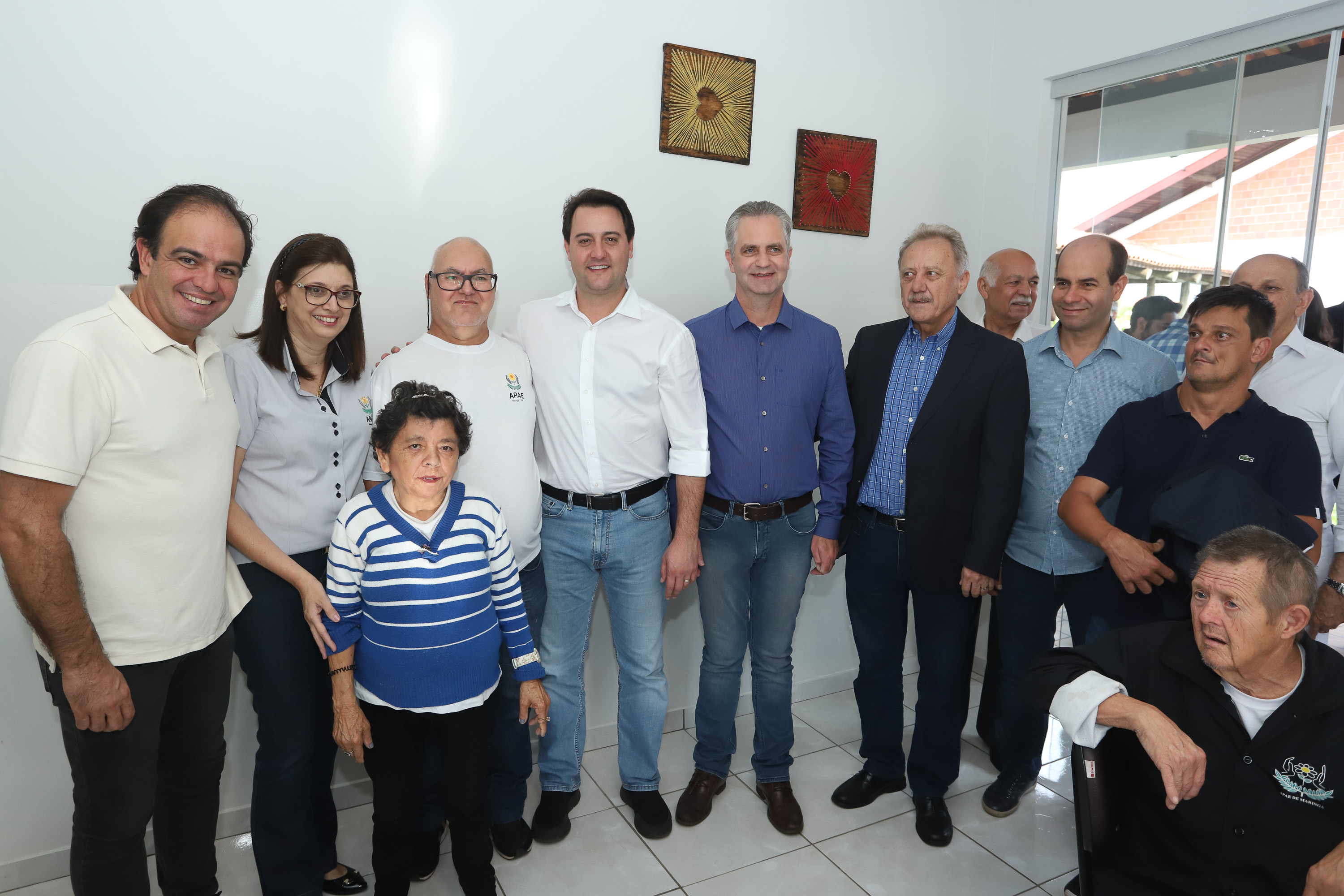 O governador Carlos Massa Ratinho Junior esteve nesta quinta-feira (17) na Apae de Maringá para conhecer as instalações e as atividades desenvolvidas no local. Acompanhado do secretário de Estado da Educação, Renato Feder, e do presidente da Federação das APAEs do do Paraná, Fernando Meneguetti, Ratinho Junior conheceu os projetos que atendem, mensalmente, 1.068 pessoas com deficiência.. Foto: Rodrigo Felix Leal/ANPr