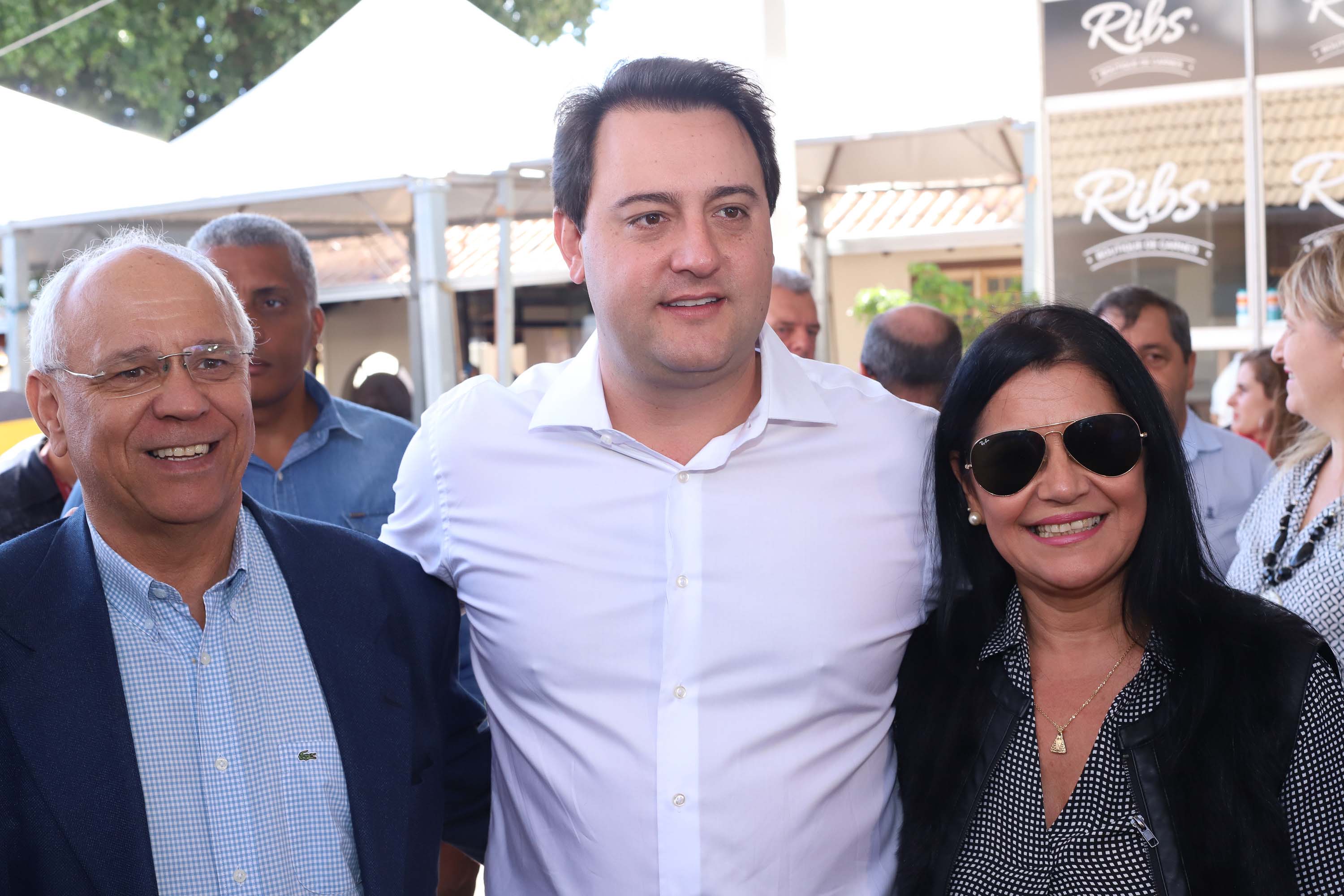 O Governo do Paraná concluiu nesta sexta-feira (17) a agenda em Maringá com a confirmação de R$ 41 milhões para ações e investimentos em 40 municípios da região Noroeste. O governador Carlos Massa Ratinho Junior recebeu prefeitos na 47ª Expoingá, no Parque Internacional de Exposições Francisco Feio Ribeiro. O encontro fez parte das ações em Maringá como sede administrativa do governo estadual. Foto: Rodrio Felix Leal/ANPr