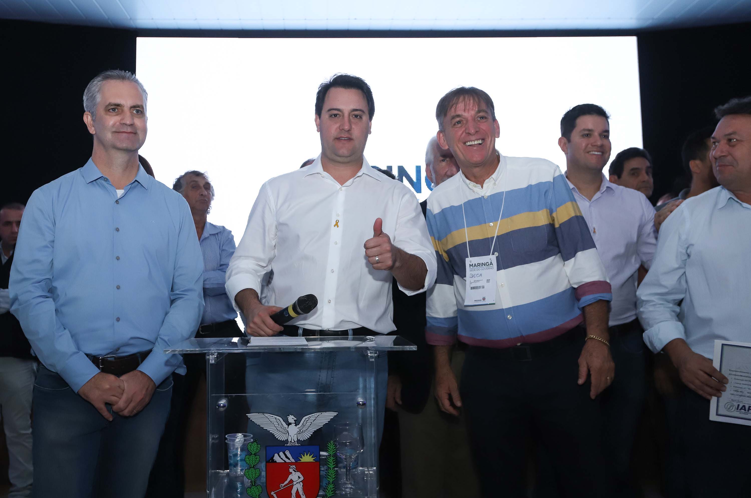 O Governo do Paraná concluiu nesta sexta-feira (17) a agenda em Maringá com a confirmação de R$ 41 milhões para ações e investimentos em 40 municípios da região Noroeste. O governador Carlos Massa Ratinho Junior recebeu prefeitos na 47ª Expoingá, no Parque Internacional de Exposições Francisco Feio Ribeiro. O encontro fez parte das ações em Maringá como sede administrativa do governo estadual. Foto: Rodrio Felix Leal/ANPr