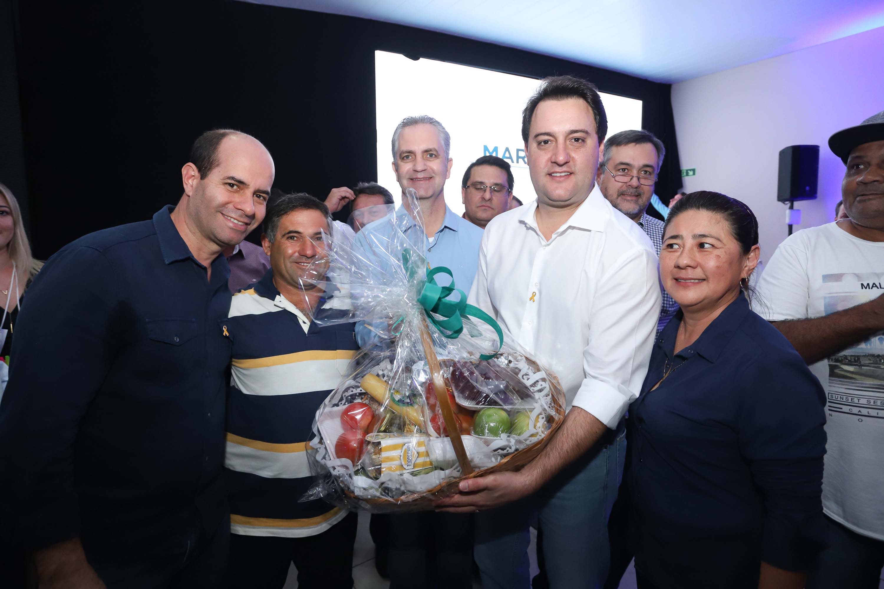 O Governo do Paraná concluiu nesta sexta-feira (17) a agenda em Maringá com a confirmação de R$ 41 milhões para ações e investimentos em 40 municípios da região Noroeste. O governador Carlos Massa Ratinho Junior recebeu prefeitos na 47ª Expoingá, no Parque Internacional de Exposições Francisco Feio Ribeiro. O encontro fez parte das ações em Maringá como sede administrativa do governo estadual. Foto: Rodrio Felix Leal/ANPr