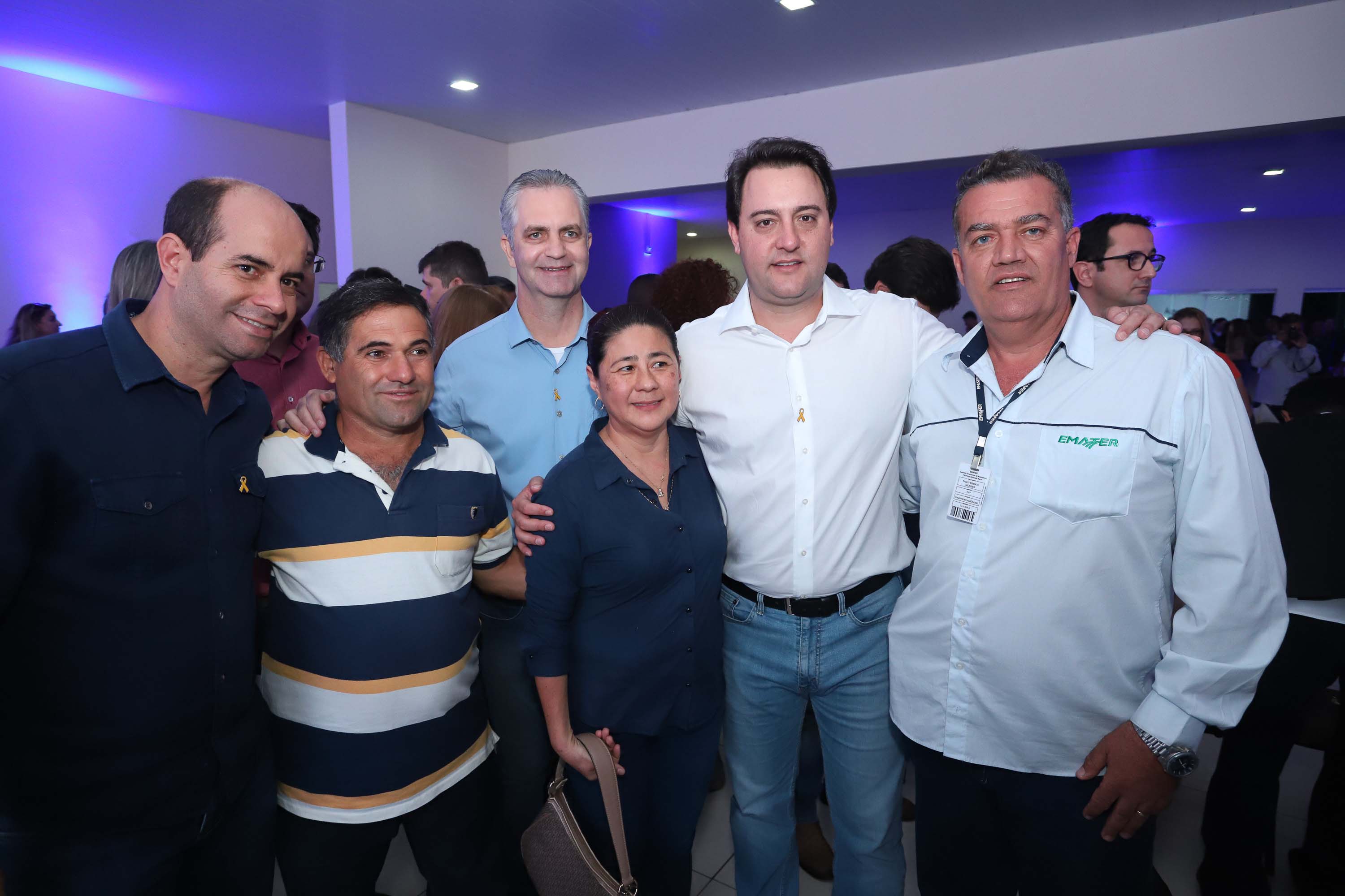 O Governo do Paraná concluiu nesta sexta-feira (17) a agenda em Maringá com a confirmação de R$ 41 milhões para ações e investimentos em 40 municípios da região Noroeste. O governador Carlos Massa Ratinho Junior recebeu prefeitos na 47ª Expoingá, no Parque Internacional de Exposições Francisco Feio Ribeiro. O encontro fez parte das ações em Maringá como sede administrativa do governo estadual. Foto: Rodrio Felix Leal/ANPr