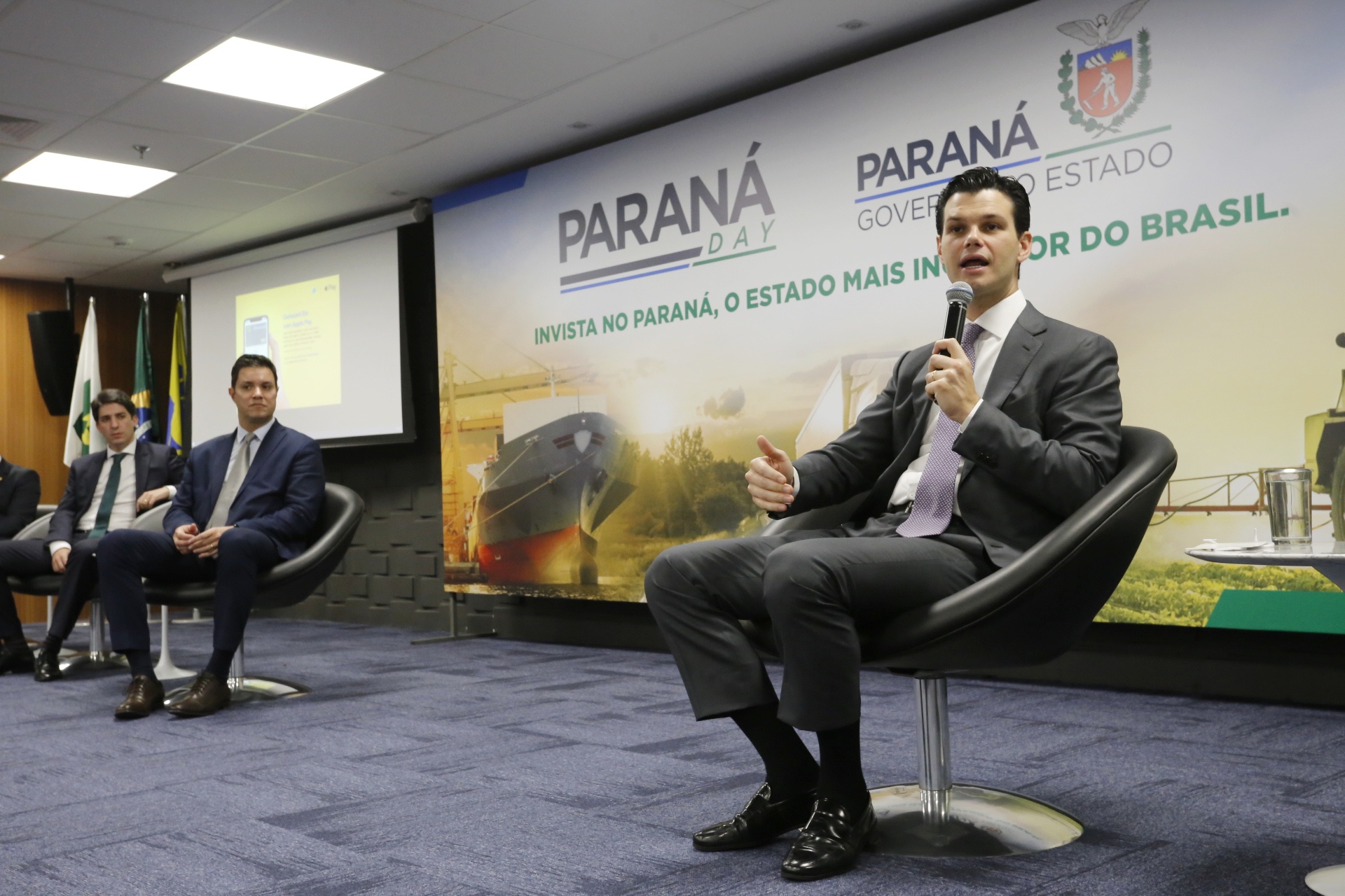 Programa de concessões na área da infraestrutura, projetos de parcerias público-privadas e um ambiente propício para negócios tornam o Paraná o Estado atrativo para investidores. A avaliação é do governador Carlos Massa Ratinho Junior, que abriu nesta terça-feira (21) a segunda edição do Paraná Day. Foto: Arnaldo Alves/ANPr