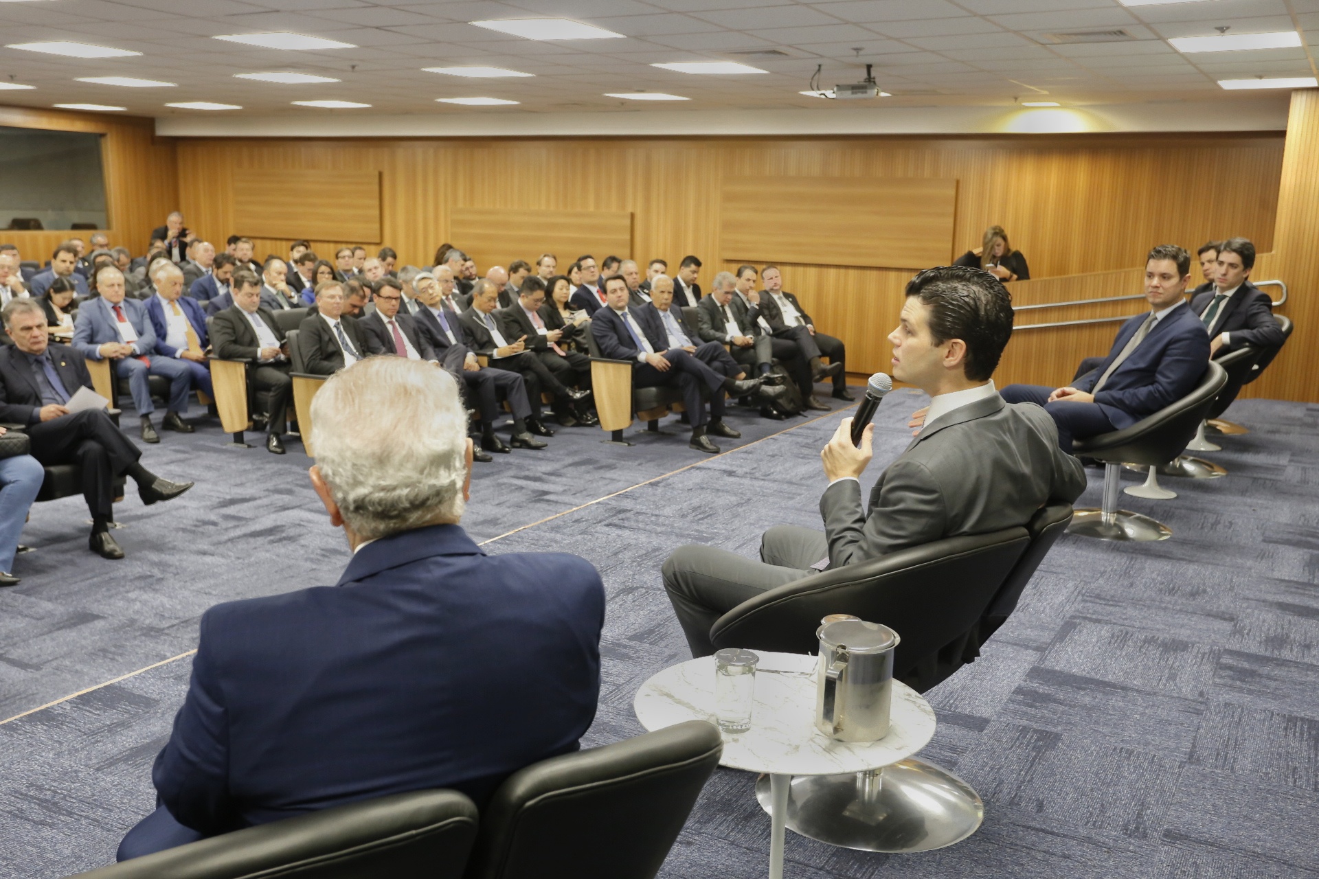Programa de concessões na área da infraestrutura, projetos de parcerias público-privadas e um ambiente propício para negócios tornam o Paraná o Estado atrativo para investidores. A avaliação é do governador Carlos Massa Ratinho Junior, que abriu nesta terça-feira (21) a segunda edição do Paraná Day. Foto: Arnaldo Alves/ANPr