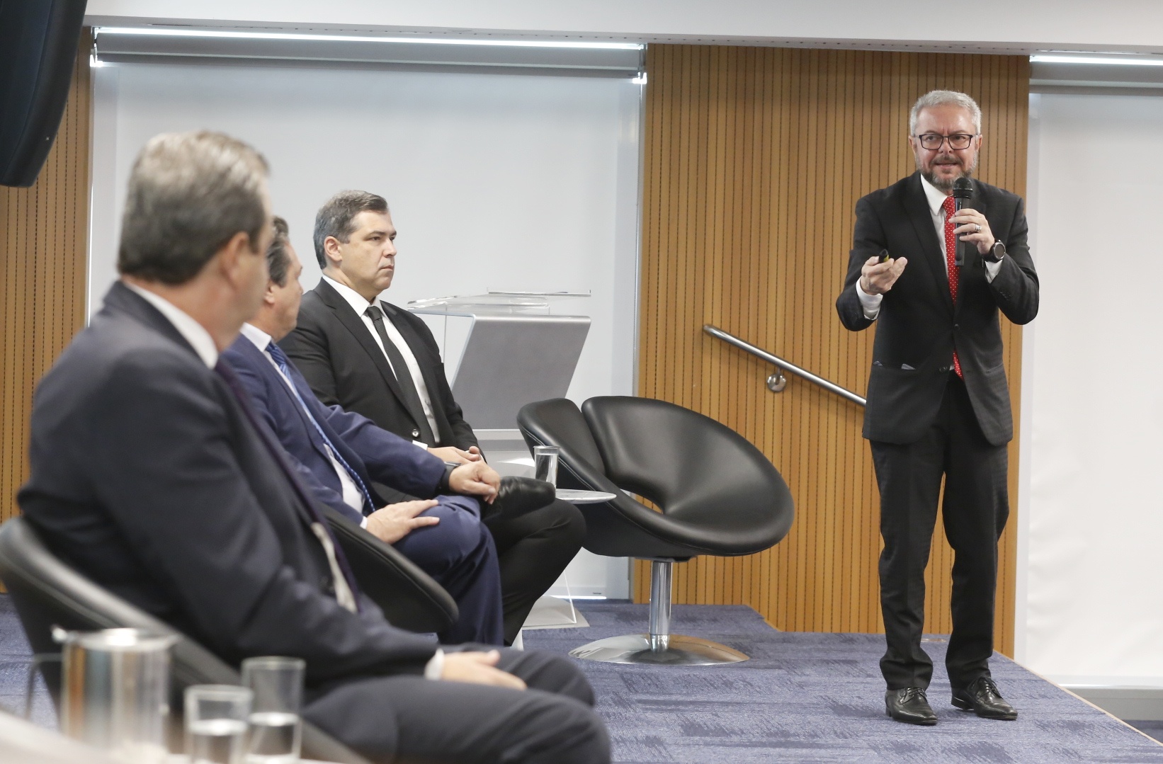 Programa de concessões na área da infraestrutura, projetos de parcerias público-privadas e um ambiente propício para negócios tornam o Paraná o Estado atrativo para investidores. A avaliação é do governador Carlos Massa Ratinho Junior, que abriu nesta terça-feira (21) a segunda edição do Paraná Day. Foto: Arnaldo Alves/ANPr
