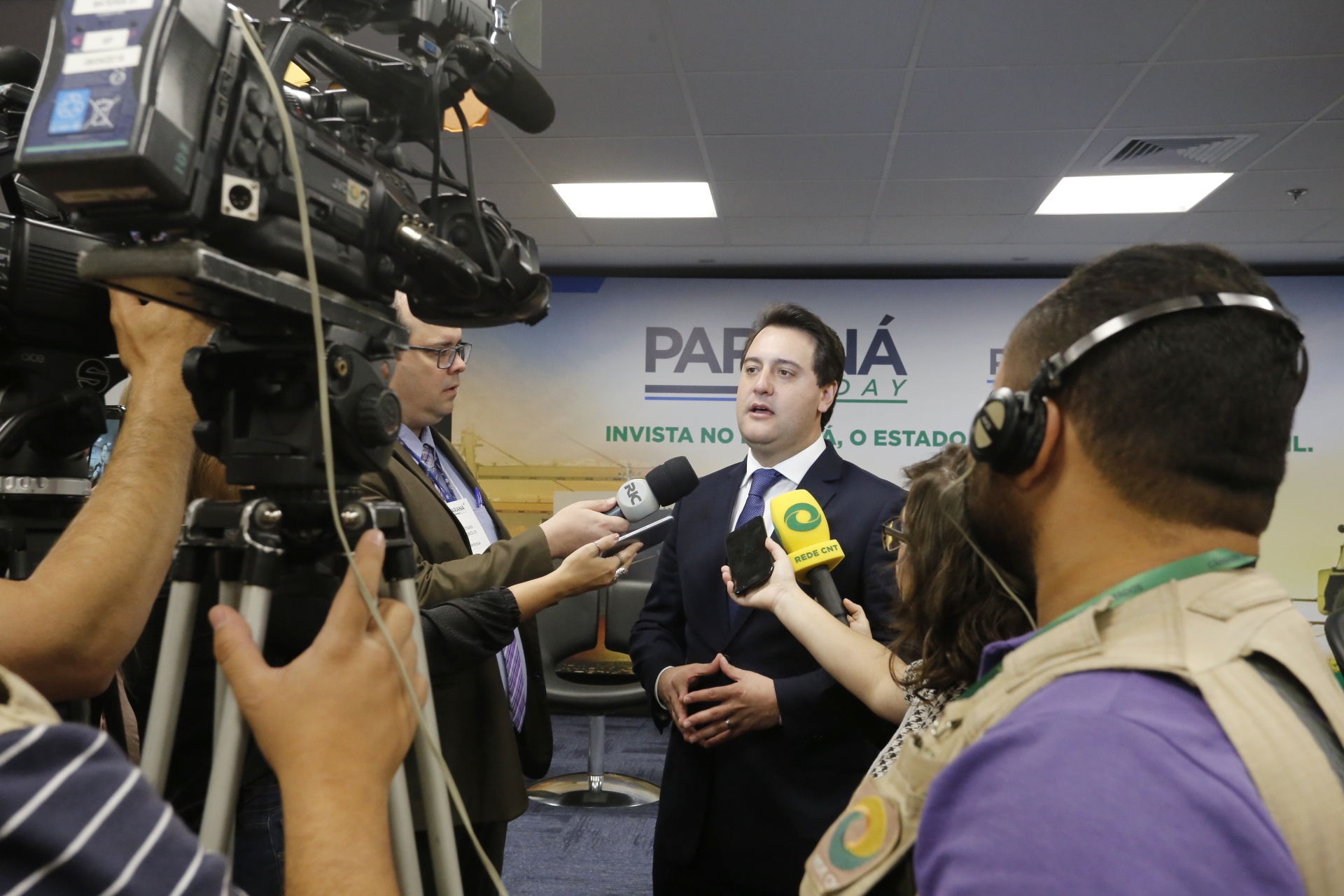 Programa de concessões na área da infraestrutura, projetos de parcerias público-privadas e um ambiente propício para negócios tornam o Paraná o Estado atrativo para investidores. A avaliação é do governador Carlos Massa Ratinho Junior, que abriu nesta terça-feira (21) a segunda edição do Paraná Day. Foto: Arnaldo Alves/ANPr