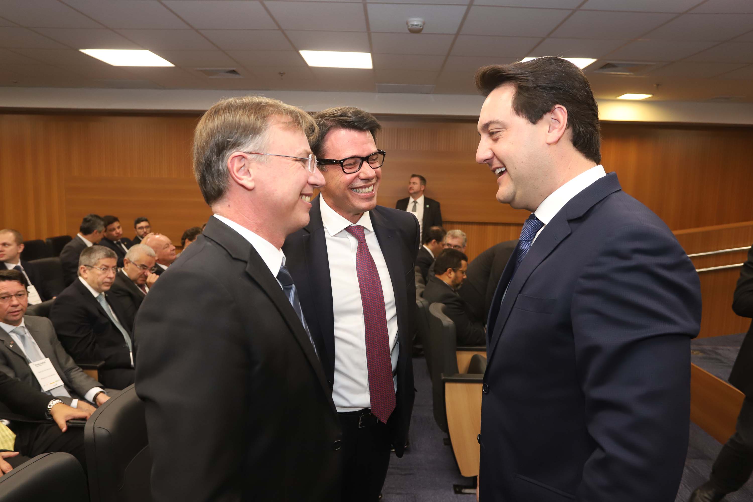 Programa de concessões na área da infraestrutura, projetos de parcerias público-privadas e um ambiente propício para negócios tornam o Paraná o Estado atrativo para investidores. A avaliação é do governador Carlos Massa Ratinho Junior, que abriu nesta terça-feira (21) a segunda edição do Paraná Day.Foto: Rodrigo Felix Leal/ANPr