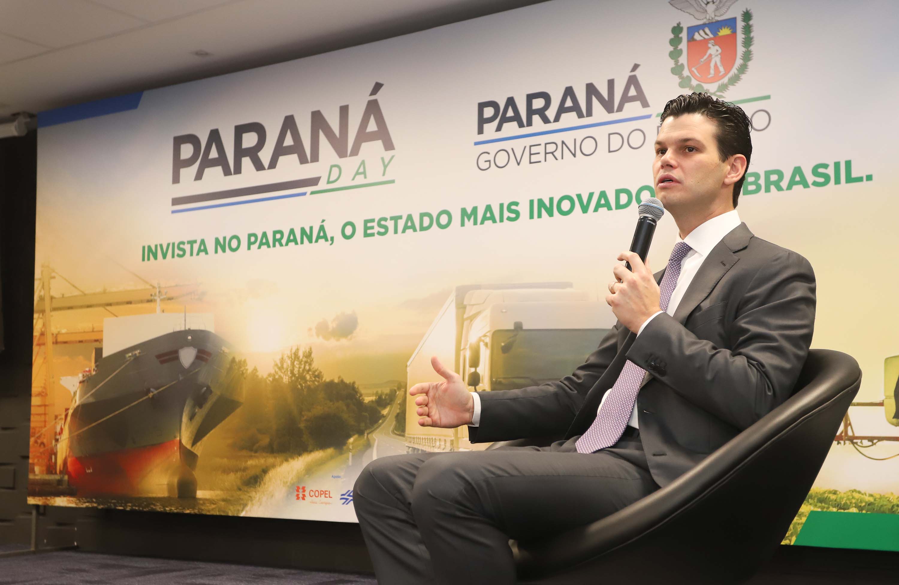 Programa de concessões na área da infraestrutura, projetos de parcerias público-privadas e um ambiente propício para negócios tornam o Paraná o Estado atrativo para investidores. A avaliação é do governador Carlos Massa Ratinho Junior, que abriu nesta terça-feira (21) a segunda edição do Paraná Day.Foto: Rodrigo Felix Leal/ANPr