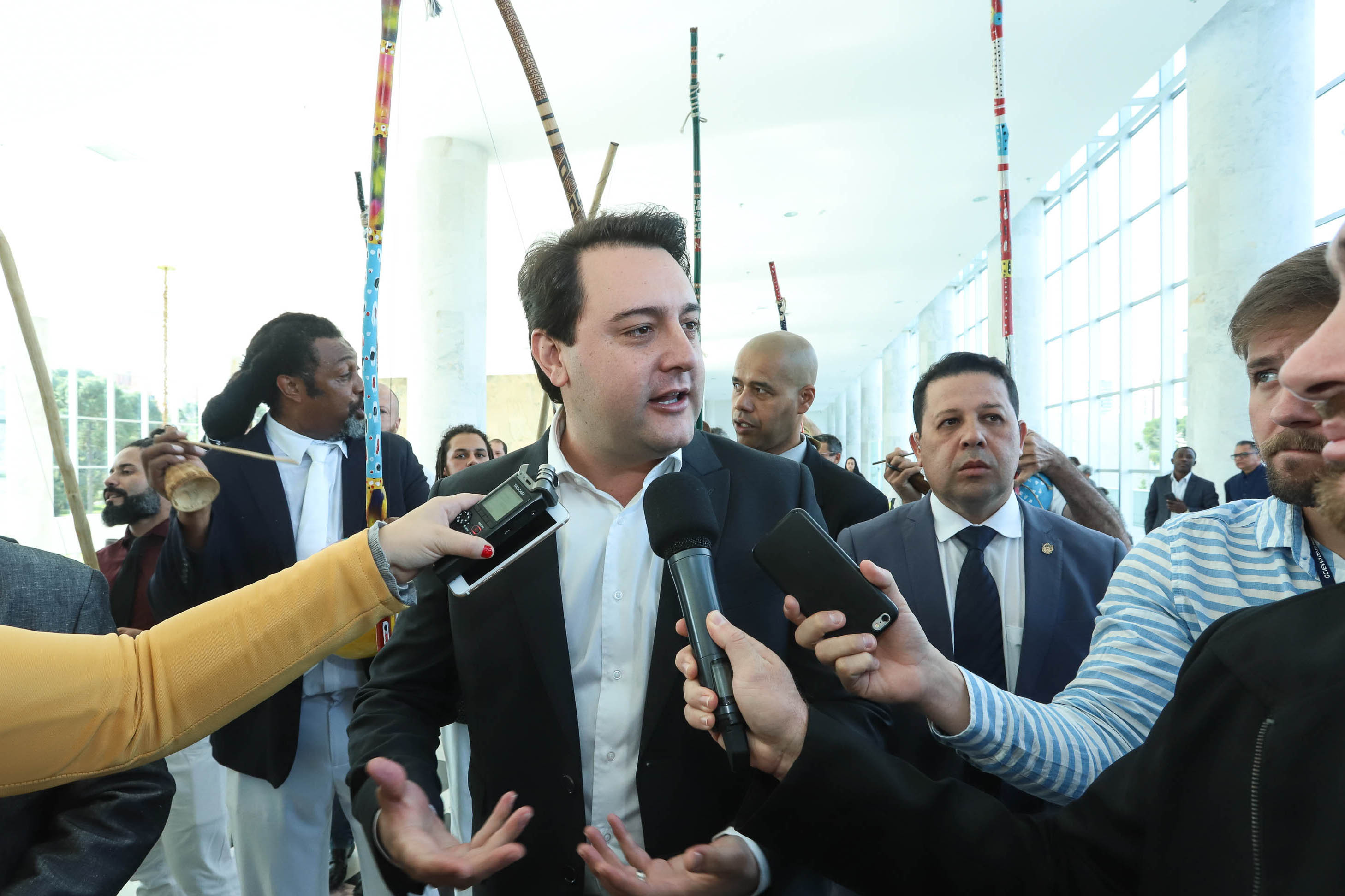 O governador Carlos Massa Ratinho Junior disse nesta quarta-feira (22), no lançamento oficial da Superintendência Geral de Diálogo e Interação Social (Sudis), que o Governo do Paraná está aberto ao diálogo e vai trabalhar diariamente para atender as demandas de todos os setores da sociedade, principalmente dos mais necessitados, em respeito ao compromisso com a construção de um Estado moderno e protetivo.Foto: Rodrigo Felix Leal/ANPr