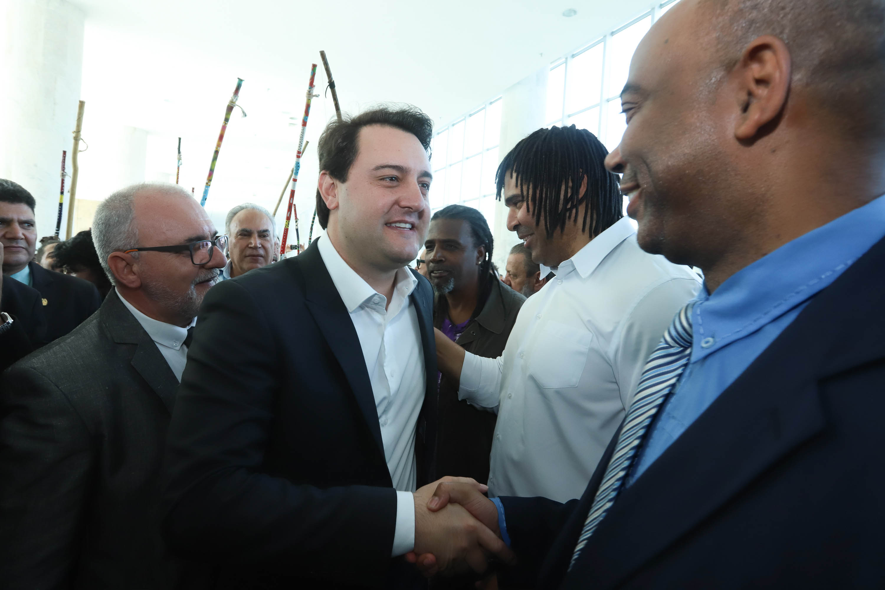 O governador Carlos Massa Ratinho Junior disse nesta quarta-feira (22), no lançamento oficial da Superintendência Geral de Diálogo e Interação Social (Sudis), que o Governo do Paraná está aberto ao diálogo e vai trabalhar diariamente para atender as demandas de todos os setores da sociedade, principalmente dos mais necessitados, em respeito ao compromisso com a construção de um Estado moderno e protetivo.Foto: Rodrigo Felix Leal/ANPr