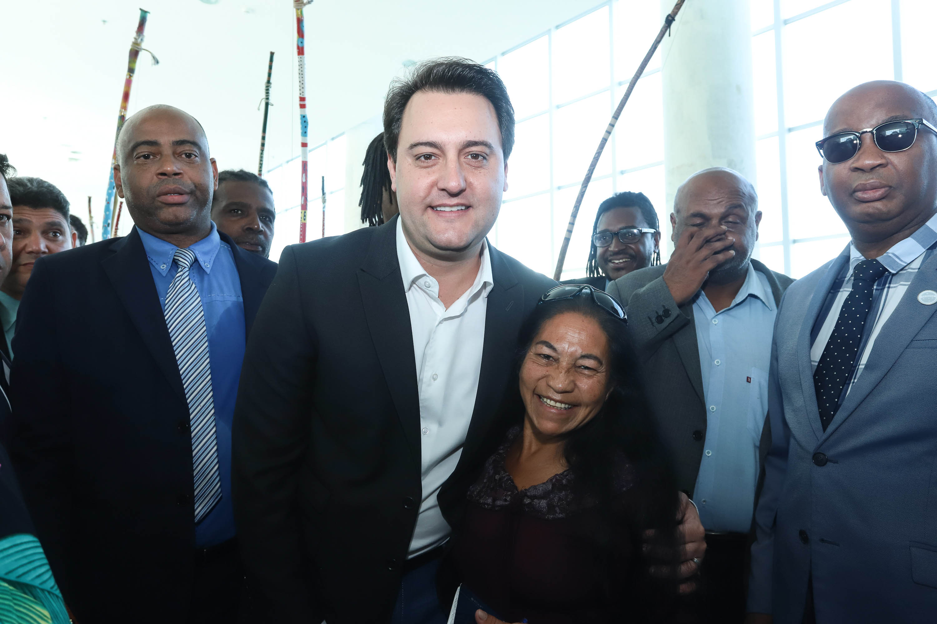 O governador Carlos Massa Ratinho Junior disse nesta quarta-feira (22), no lançamento oficial da Superintendência Geral de Diálogo e Interação Social (Sudis), que o Governo do Paraná está aberto ao diálogo e vai trabalhar diariamente para atender as demandas de todos os setores da sociedade, principalmente dos mais necessitados, em respeito ao compromisso com a construção de um Estado moderno e protetivo.Foto: Rodrigo Felix Leal/ANPr