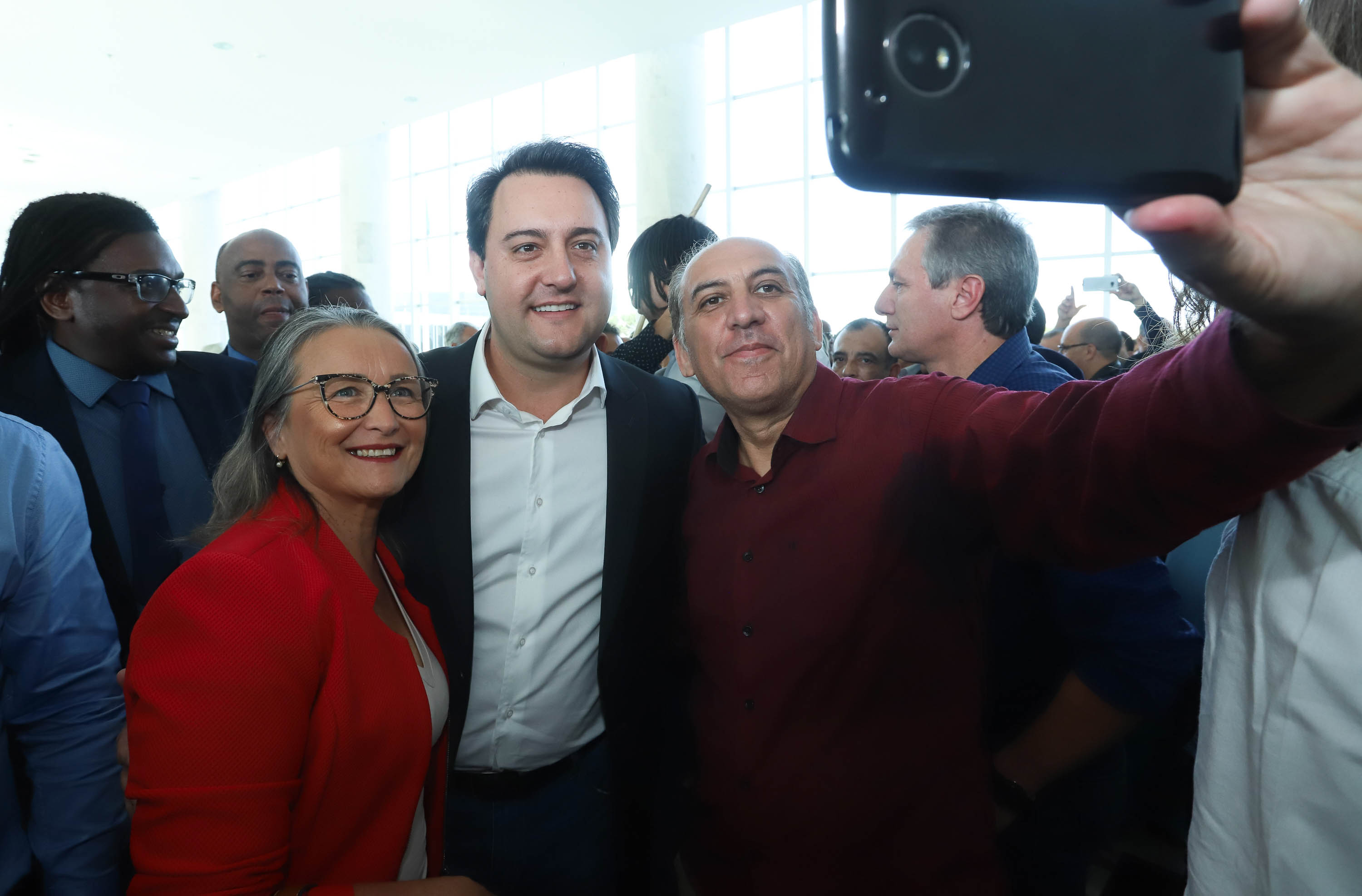 O governador Carlos Massa Ratinho Junior disse nesta quarta-feira (22), no lançamento oficial da Superintendência Geral de Diálogo e Interação Social (Sudis), que o Governo do Paraná está aberto ao diálogo e vai trabalhar diariamente para atender as demandas de todos os setores da sociedade, principalmente dos mais necessitados, em respeito ao compromisso com a construção de um Estado moderno e protetivo.Foto: Rodrigo Felix Leal/ANPr
