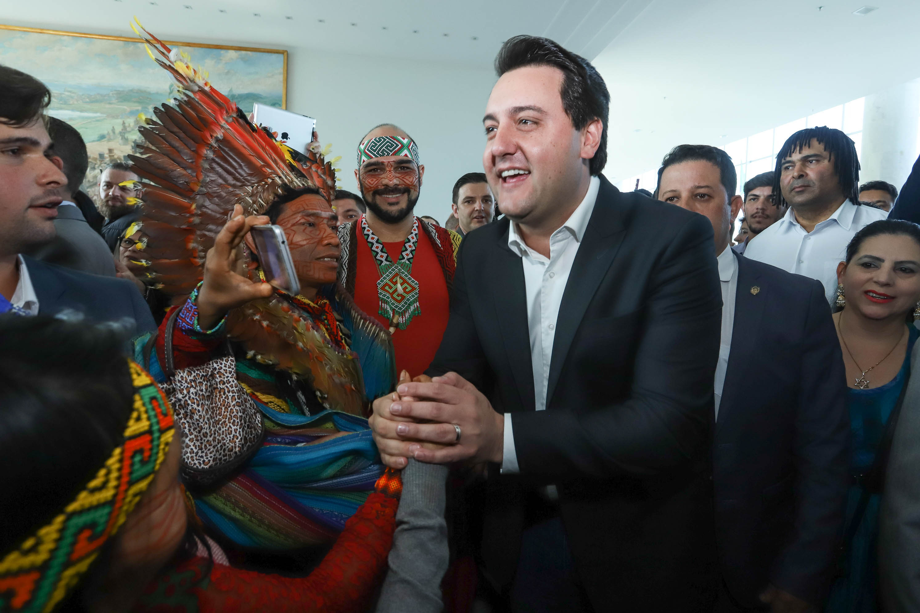 O governador Carlos Massa Ratinho Junior disse nesta quarta-feira (22), no lançamento oficial da Superintendência Geral de Diálogo e Interação Social (Sudis), que o Governo do Paraná está aberto ao diálogo e vai trabalhar diariamente para atender as demandas de todos os setores da sociedade, principalmente dos mais necessitados, em respeito ao compromisso com a construção de um Estado moderno e protetivo.Foto: Rodrigo Felix Leal/ANPr